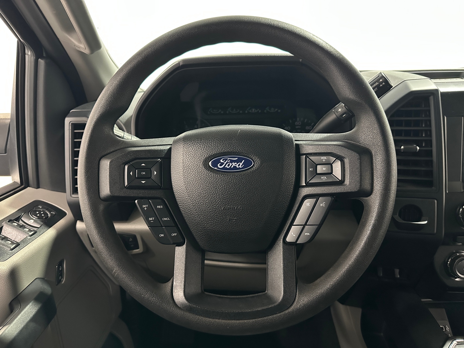 Thumbnail: 2017 Ford Econoline - 5