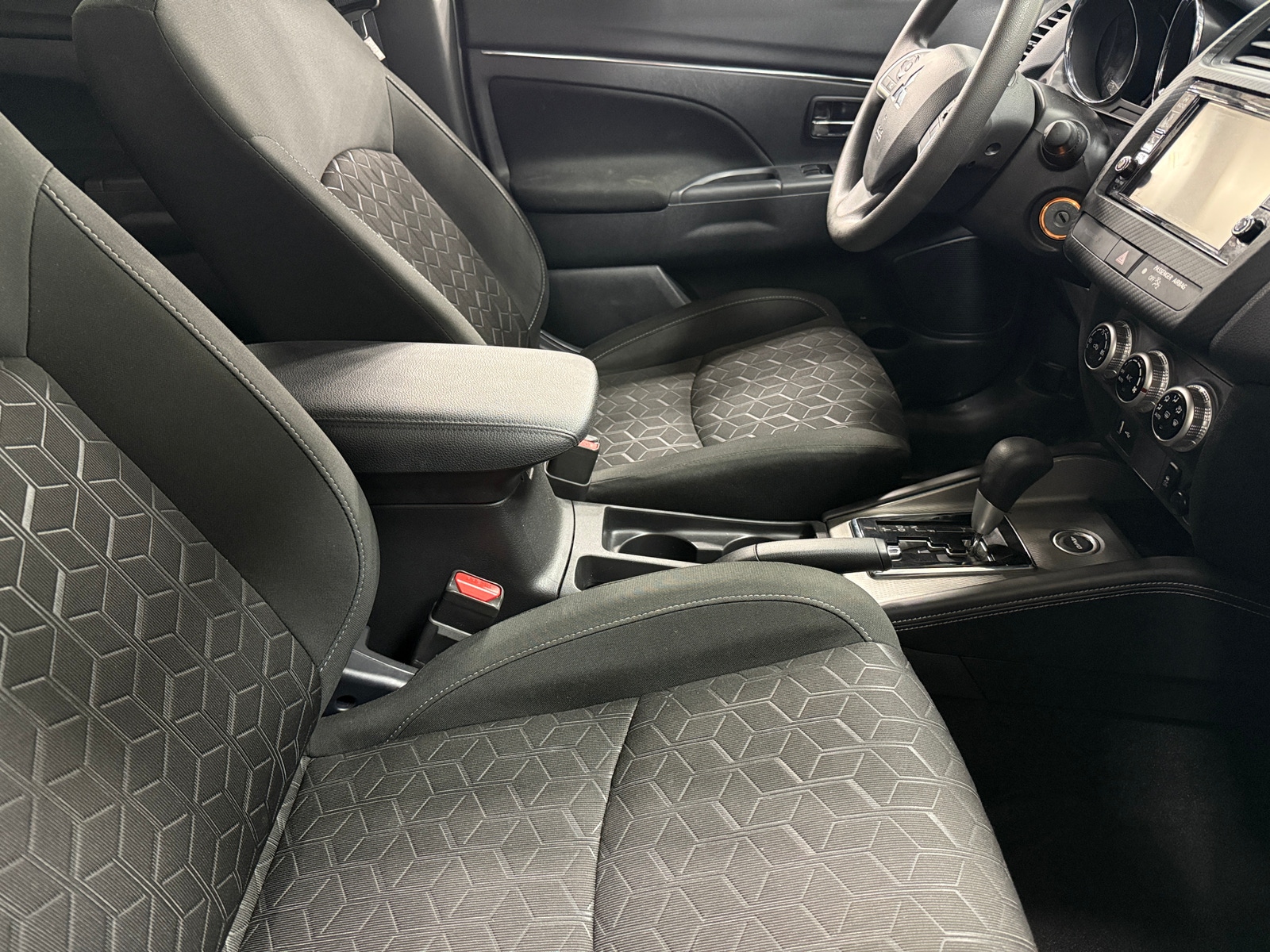 Thumbnail: 2024 Mitsubishi Outlander Sport - 2