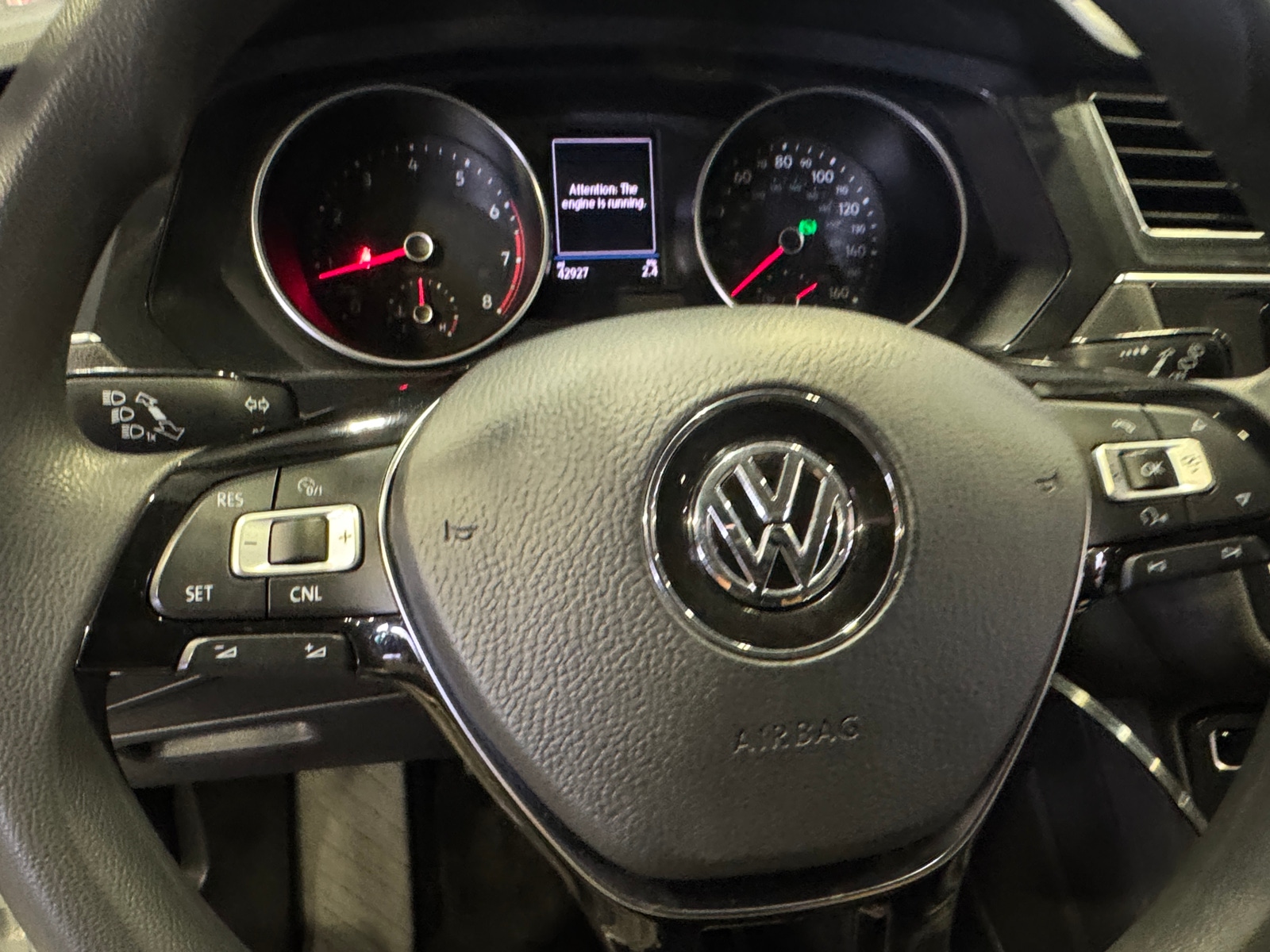 Thumbnail: 2018 Volkswagen Tiguan - 5