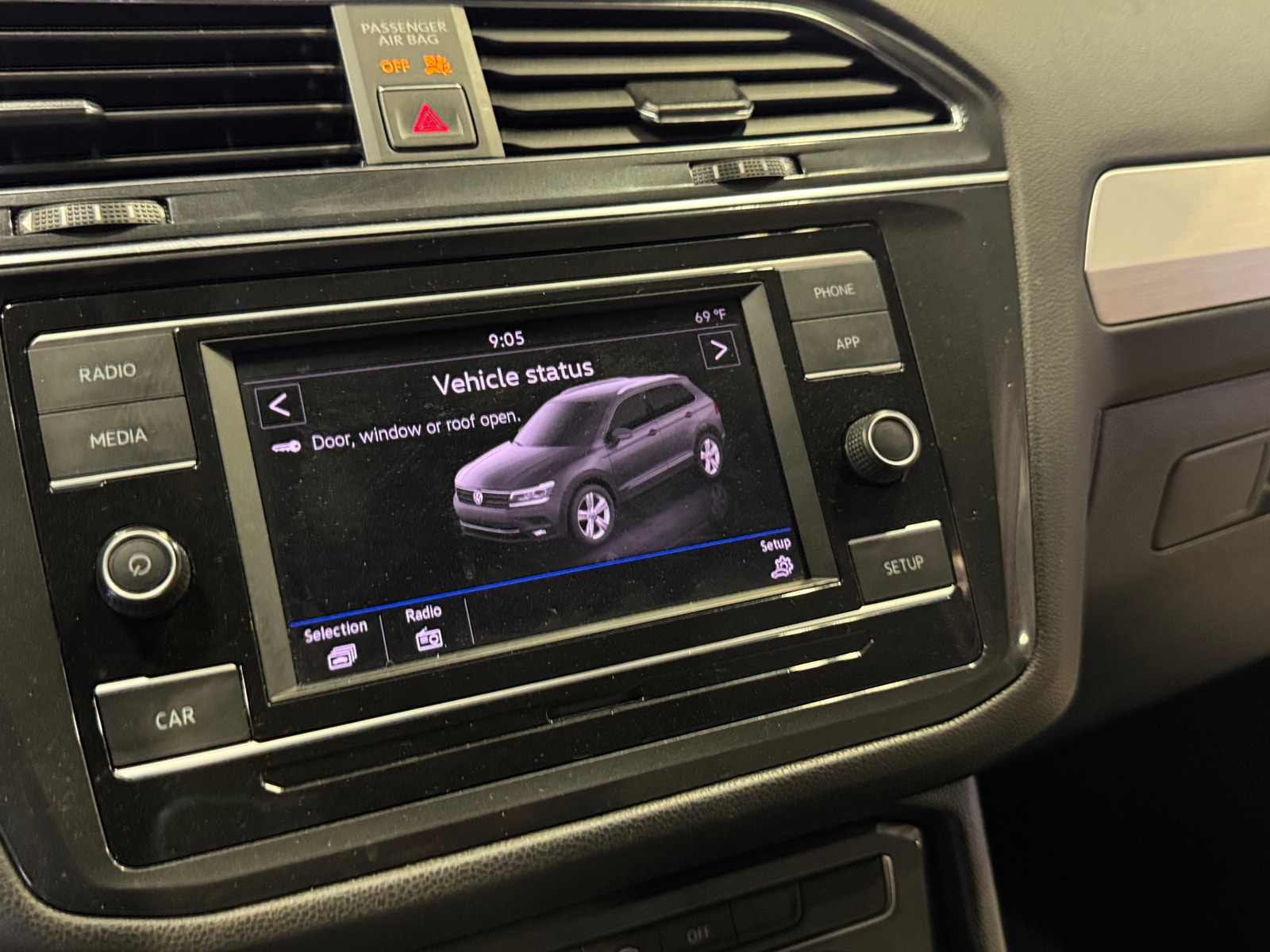 Thumbnail: 2018 Volkswagen Tiguan - 4