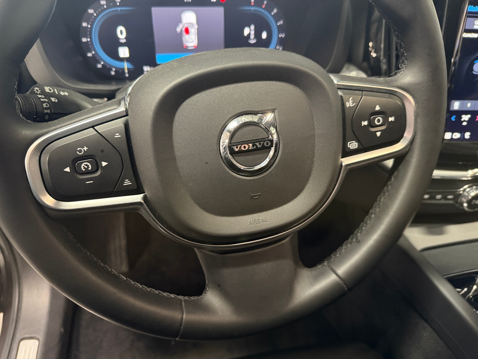 Thumbnail: 2023 Volvo XC60 - 5