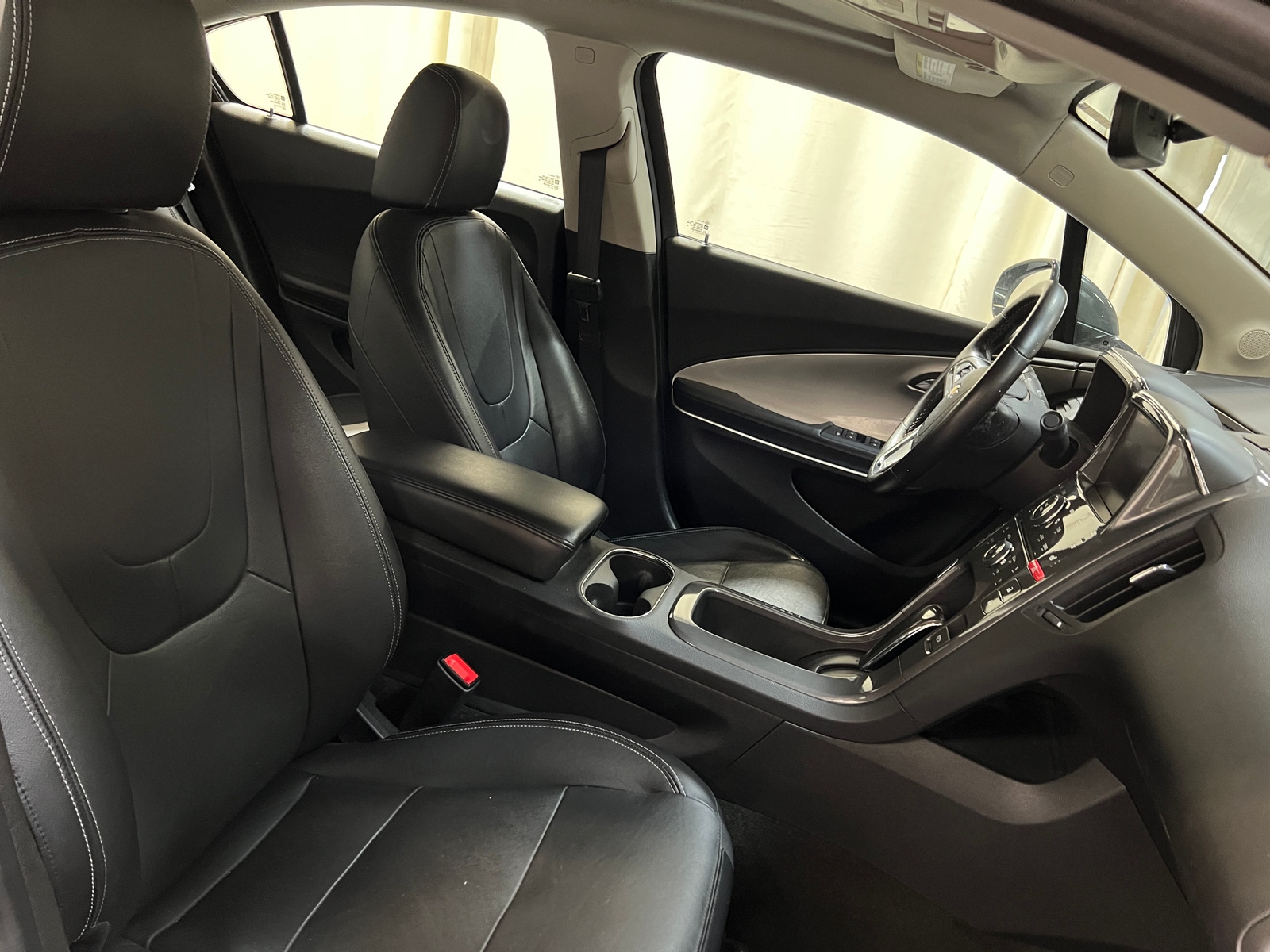 Thumbnail: 2015 Chevrolet Volt - 2