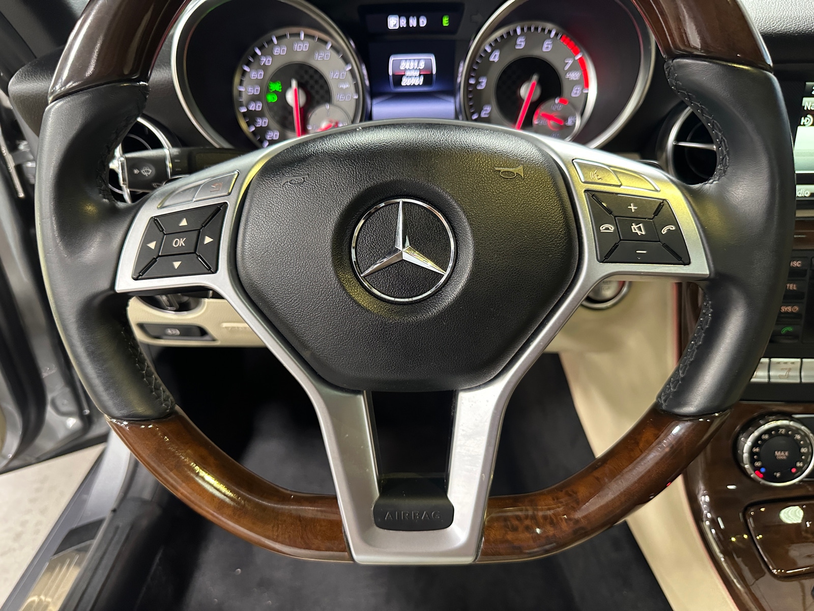 Thumbnail: 2014 Mercedes-Benz SLK - 4