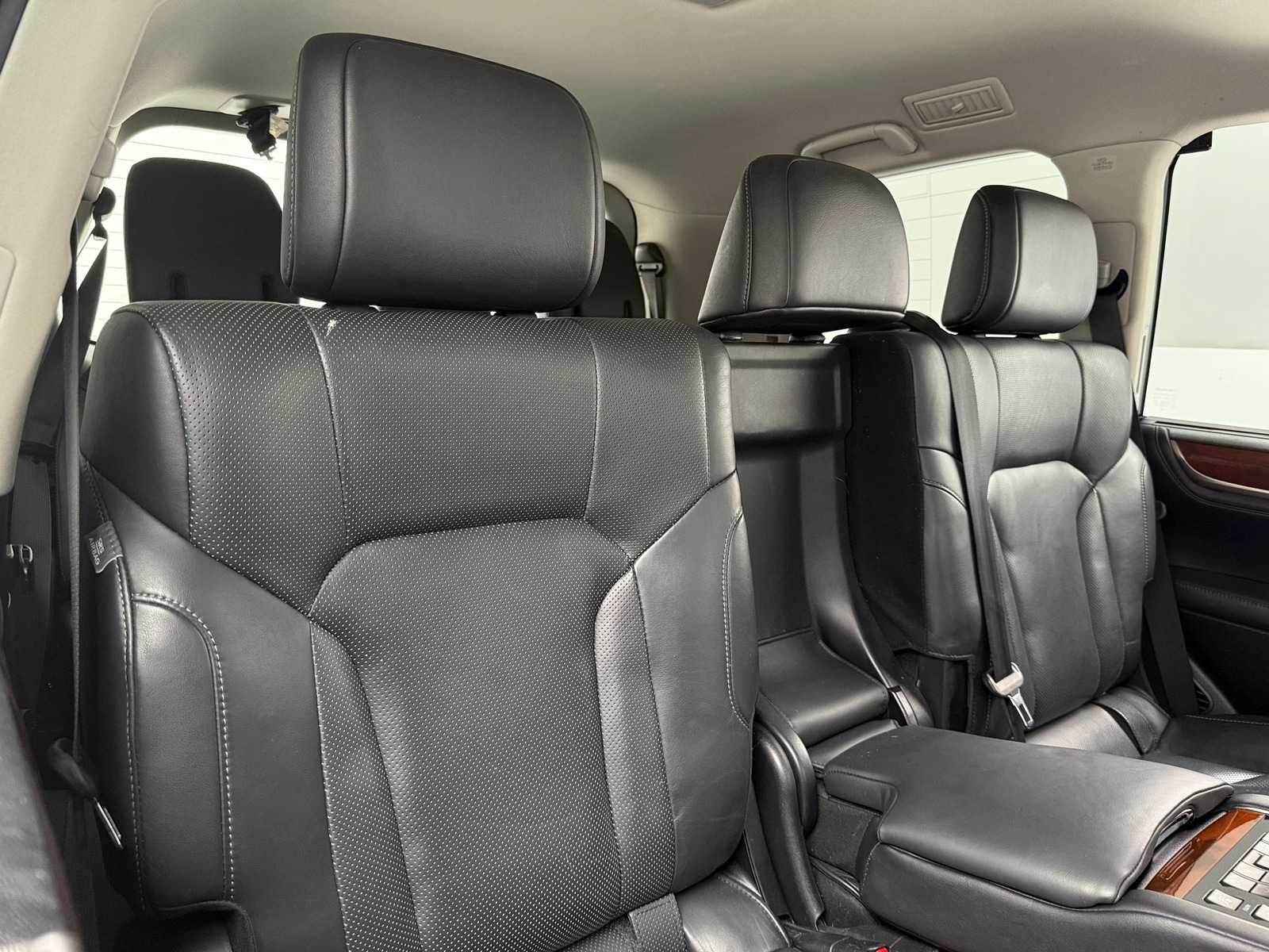 Thumbnail: 2016 Lexus LX - 5
