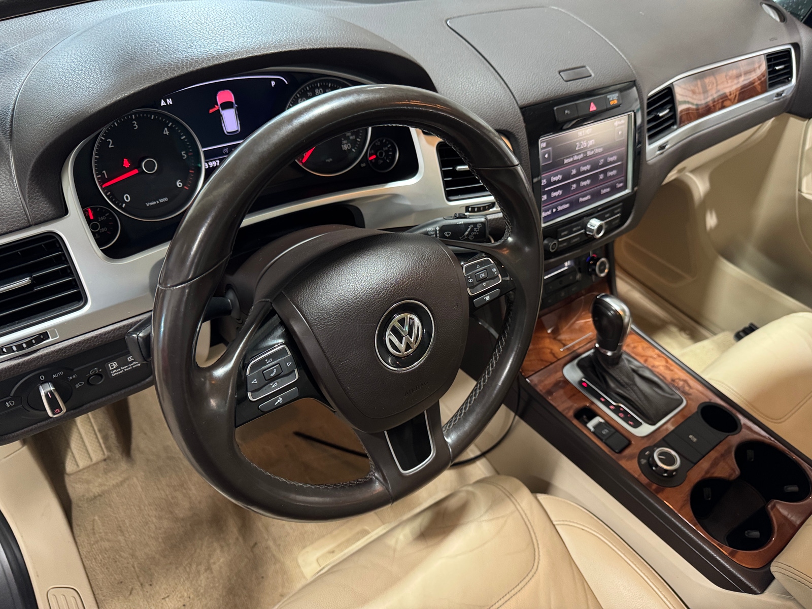 Thumbnail: 2012 Volkswagen Touareg - 3