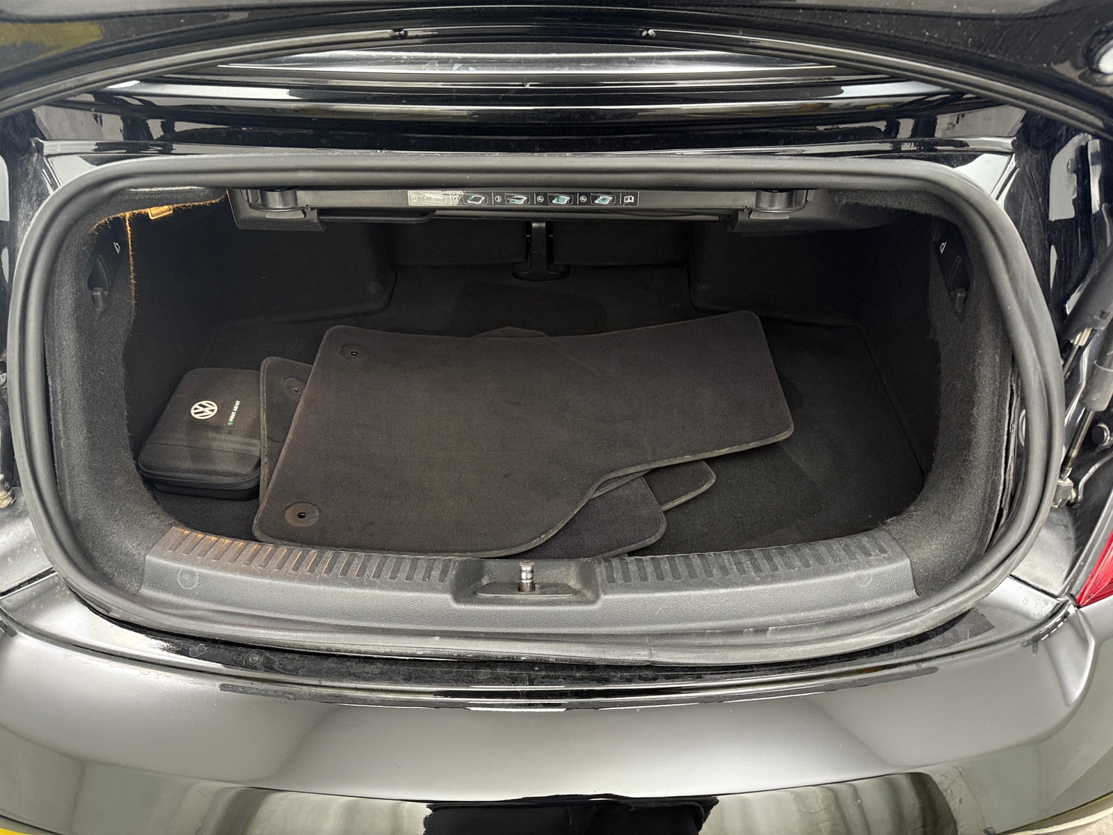 Thumbnail: 2013 Volkswagen Beetle - 7
