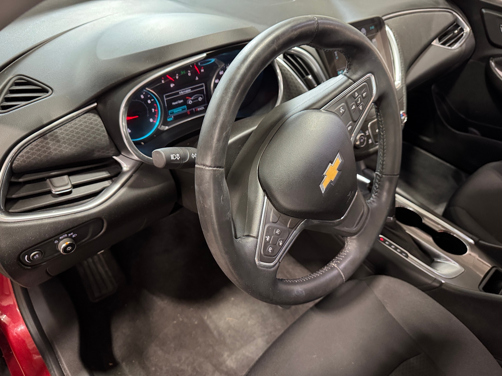Thumbnail: 2016 Chevrolet Malibu - 3