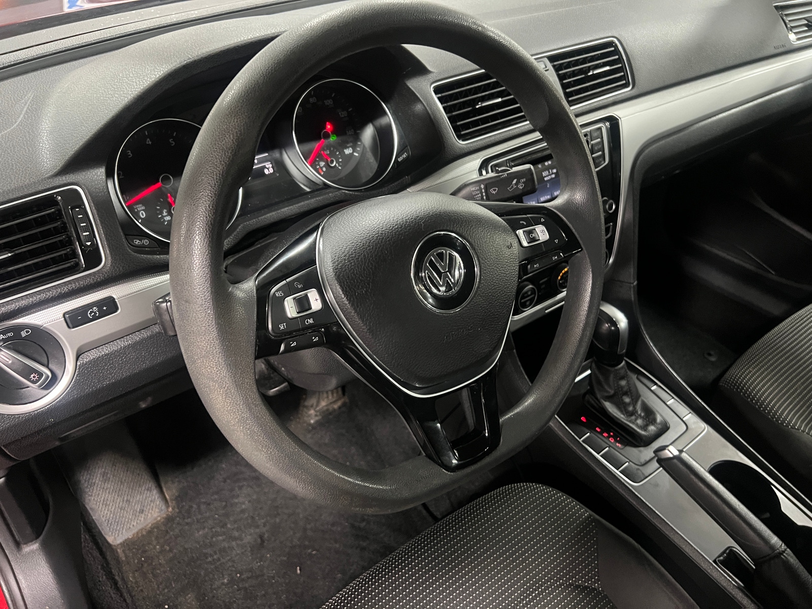 Thumbnail: 2016 Volkswagen Passat - 5