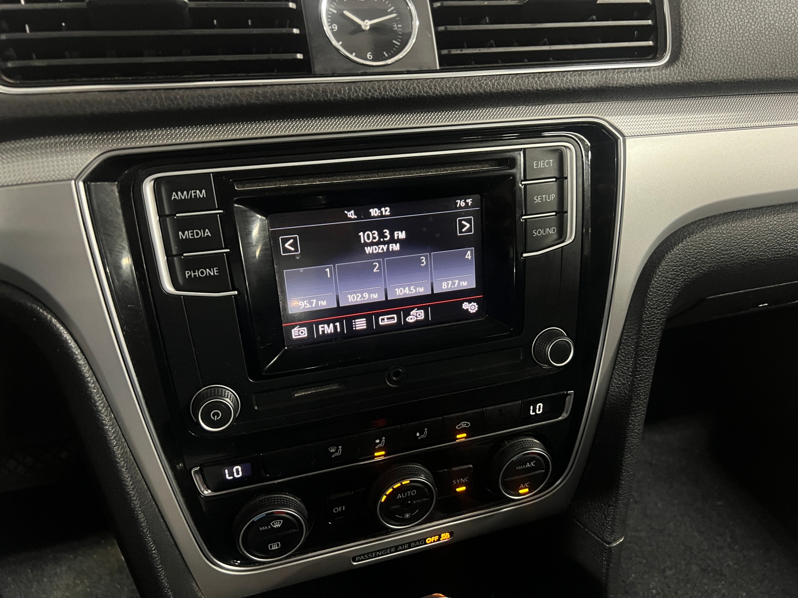 Thumbnail: 2016 Volkswagen Passat - 4