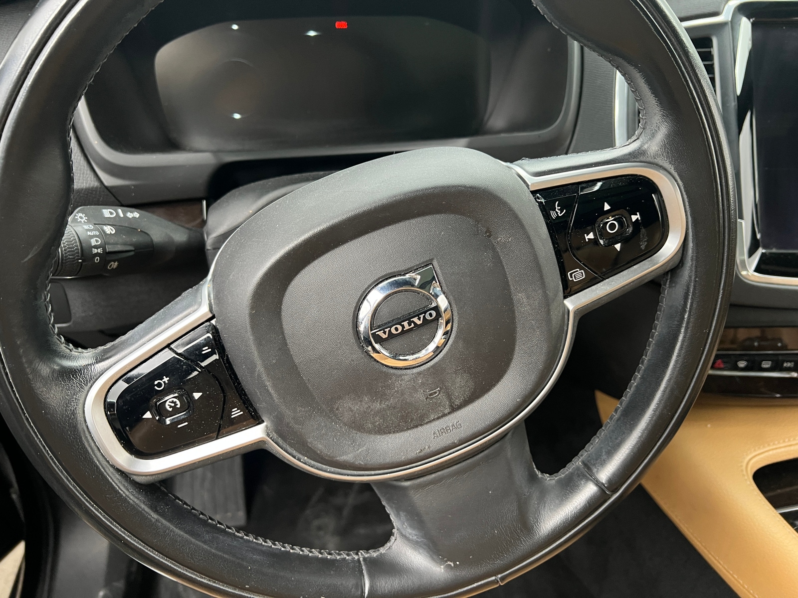 Thumbnail: 2019 Volvo XC90 - 4