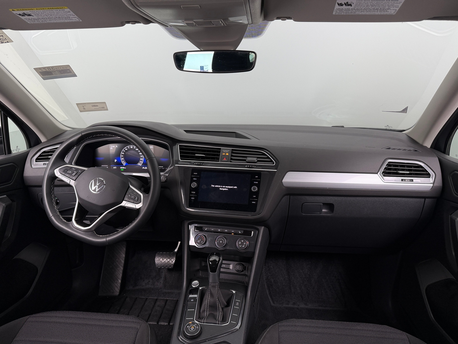Thumbnail: 2024 Volkswagen Tiguan - 3