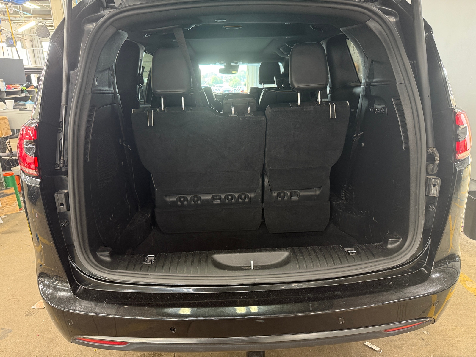 Thumbnail: 2022 Chrysler Pacifica - 6