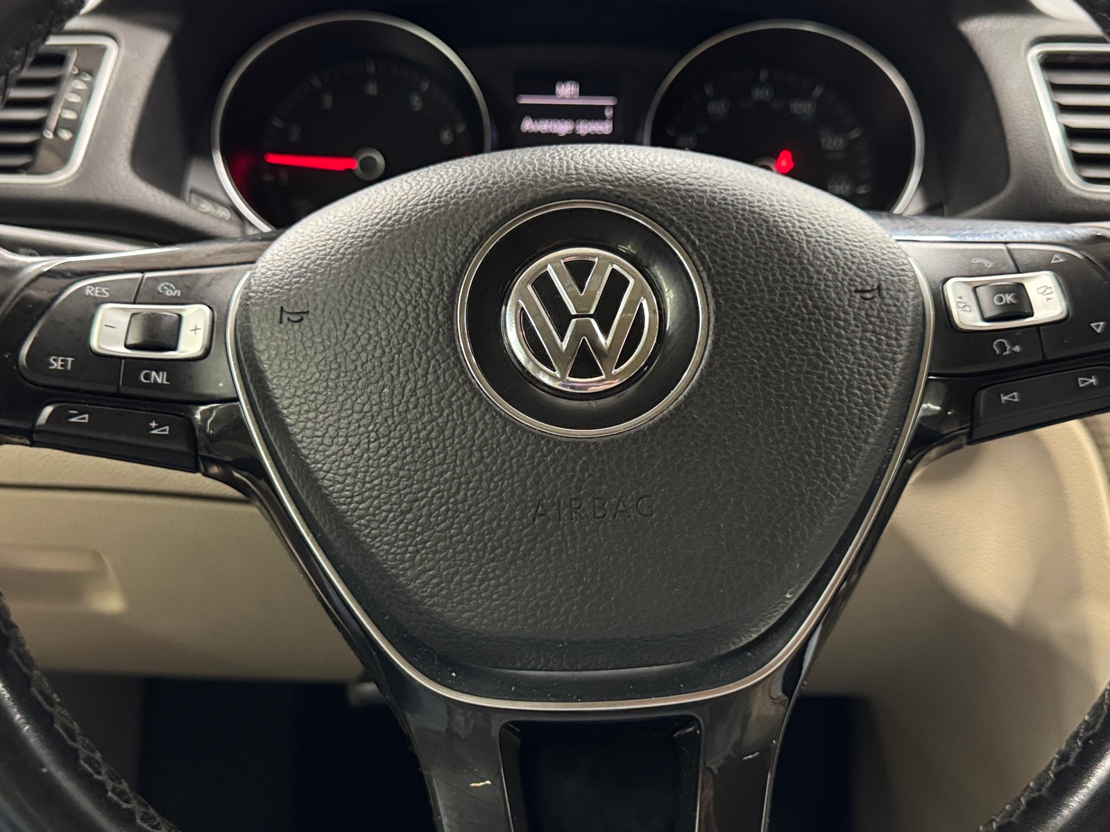 Thumbnail: 2017 Volkswagen Passat - 4