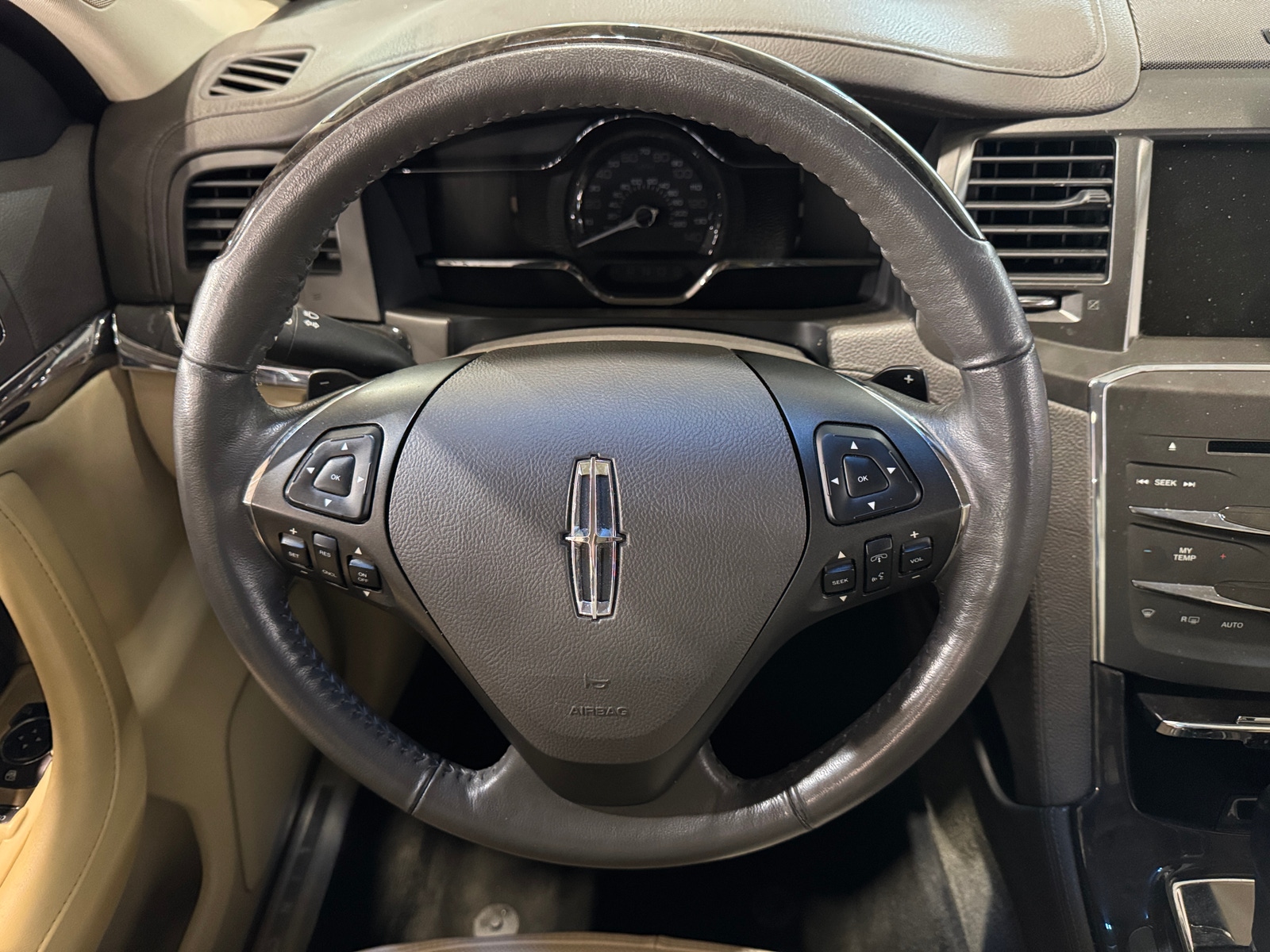 Thumbnail: 2015 Lincoln MKS - 4