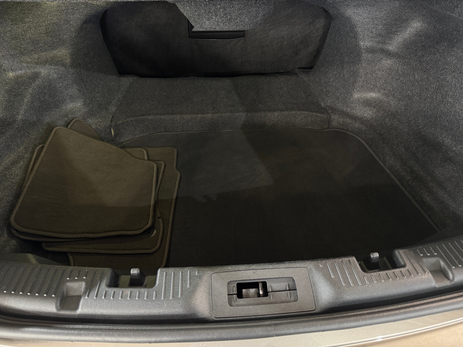 Thumbnail: 2015 Lincoln MKS - 6