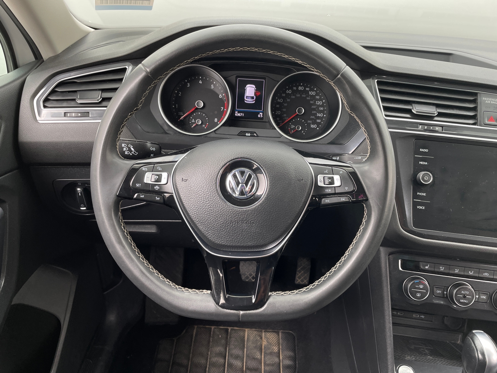 Thumbnail: 2021 Volkswagen Tiguan - 4