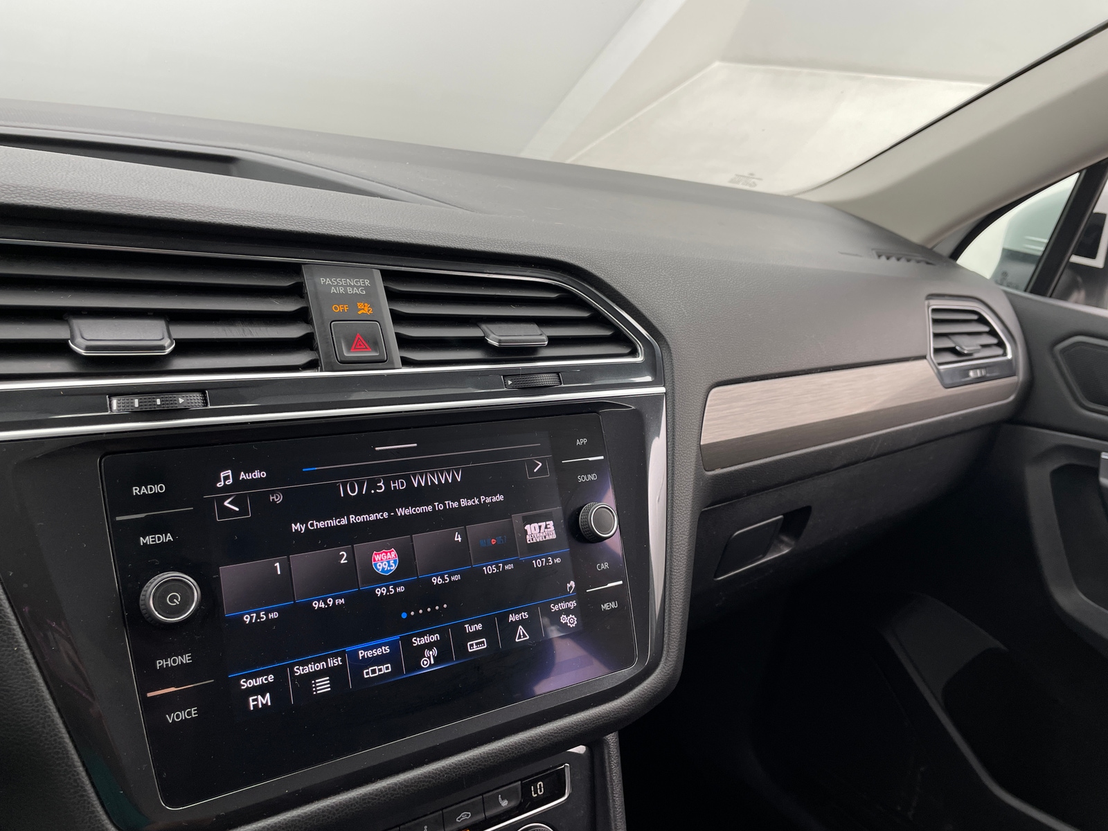 Thumbnail: 2021 Volkswagen Tiguan - 3