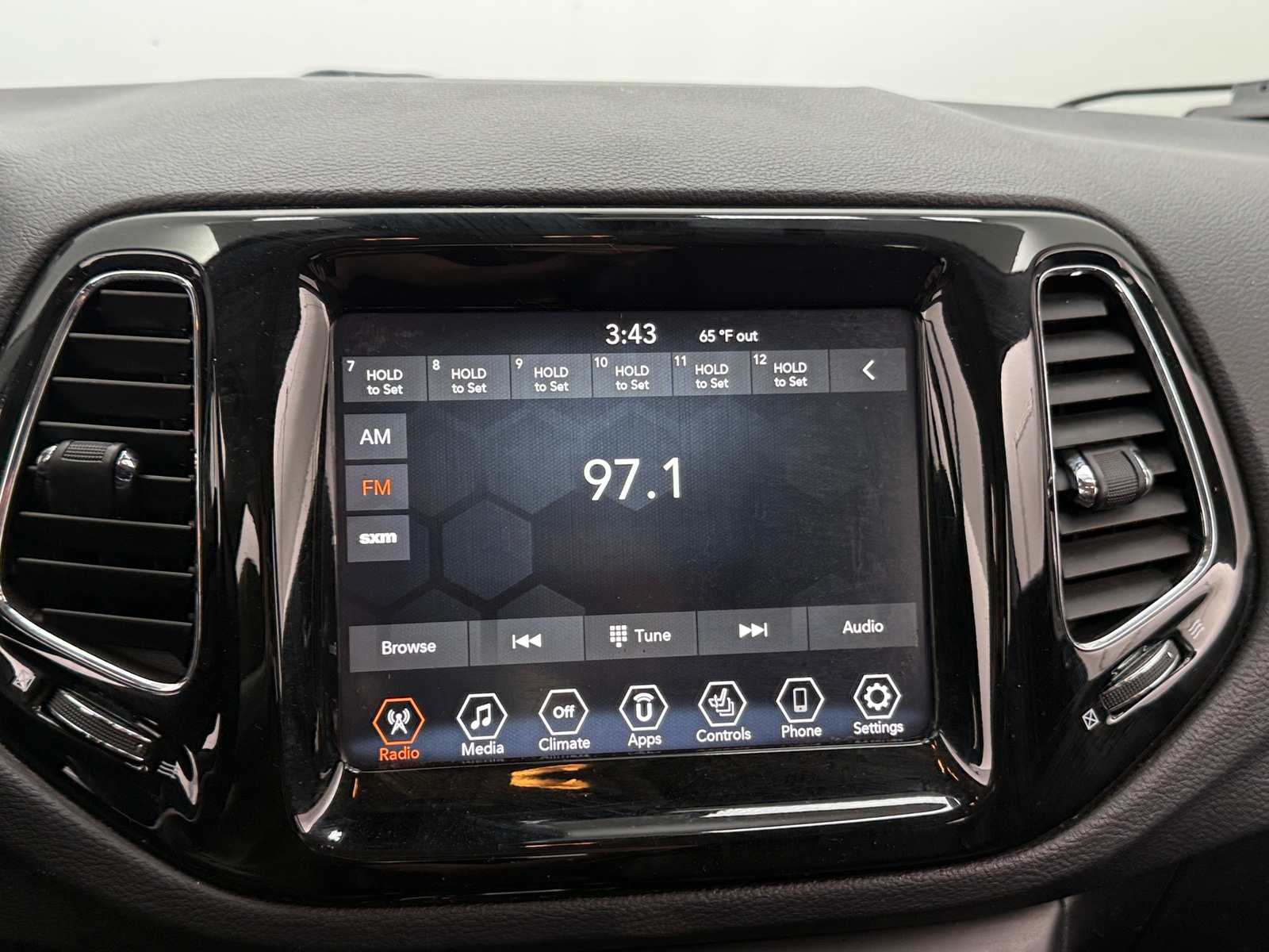 Thumbnail: 2021 Jeep Compass - 4