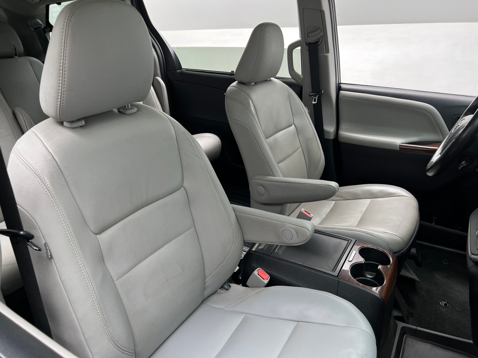 Thumbnail: 2018 Toyota Sienna - 2