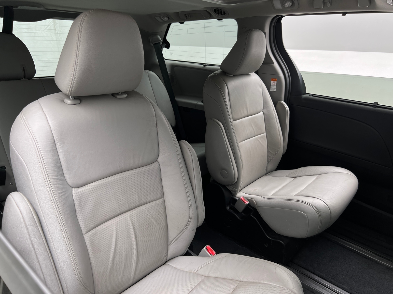 Thumbnail: 2018 Toyota Sienna - 6