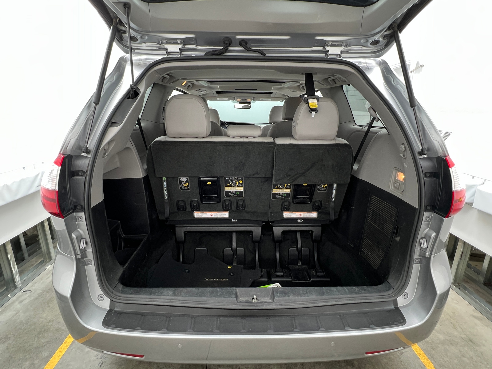 Thumbnail: 2018 Toyota Sienna - 7
