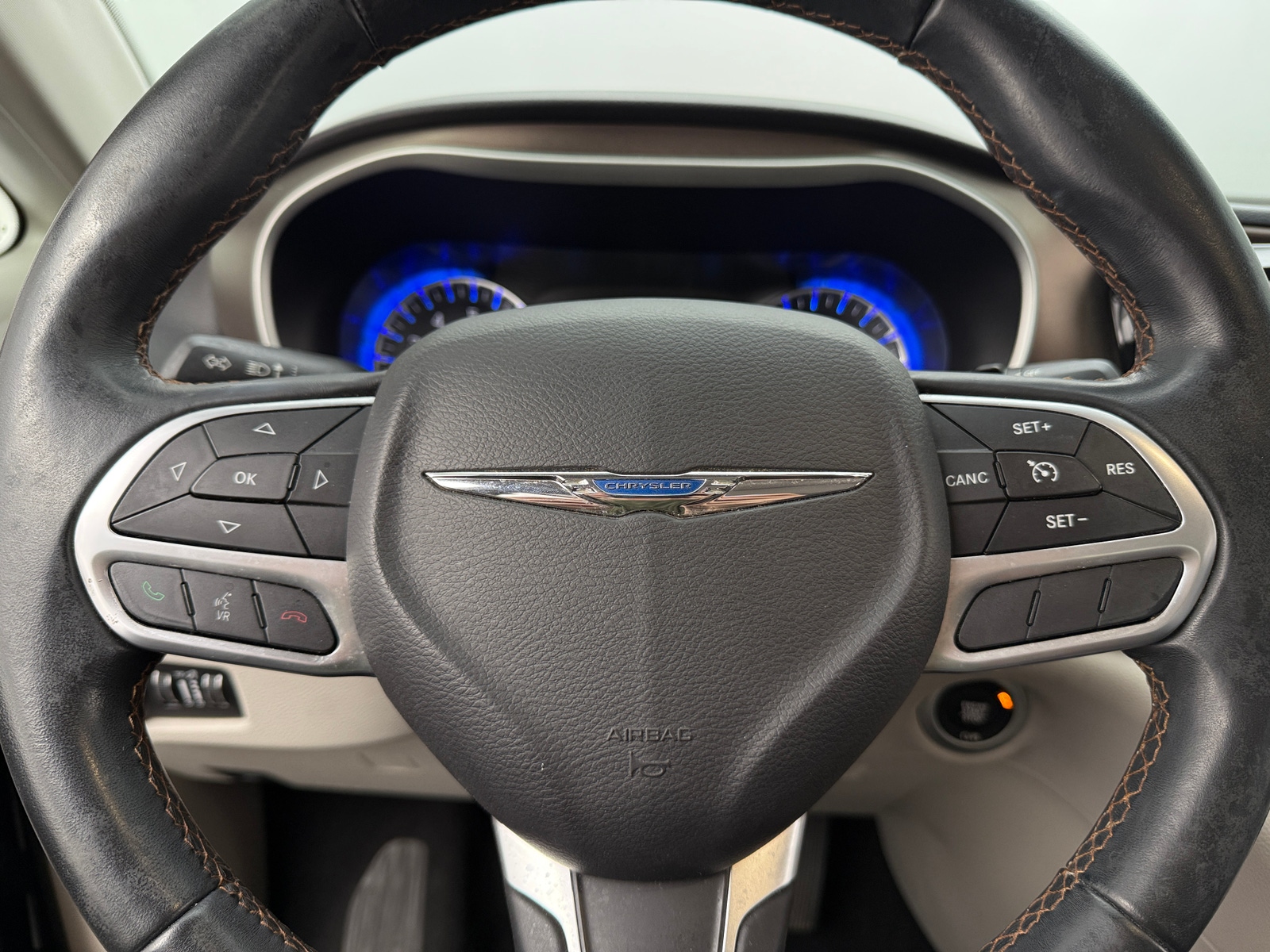 Thumbnail: 2017 Chrysler Pacifica - 4