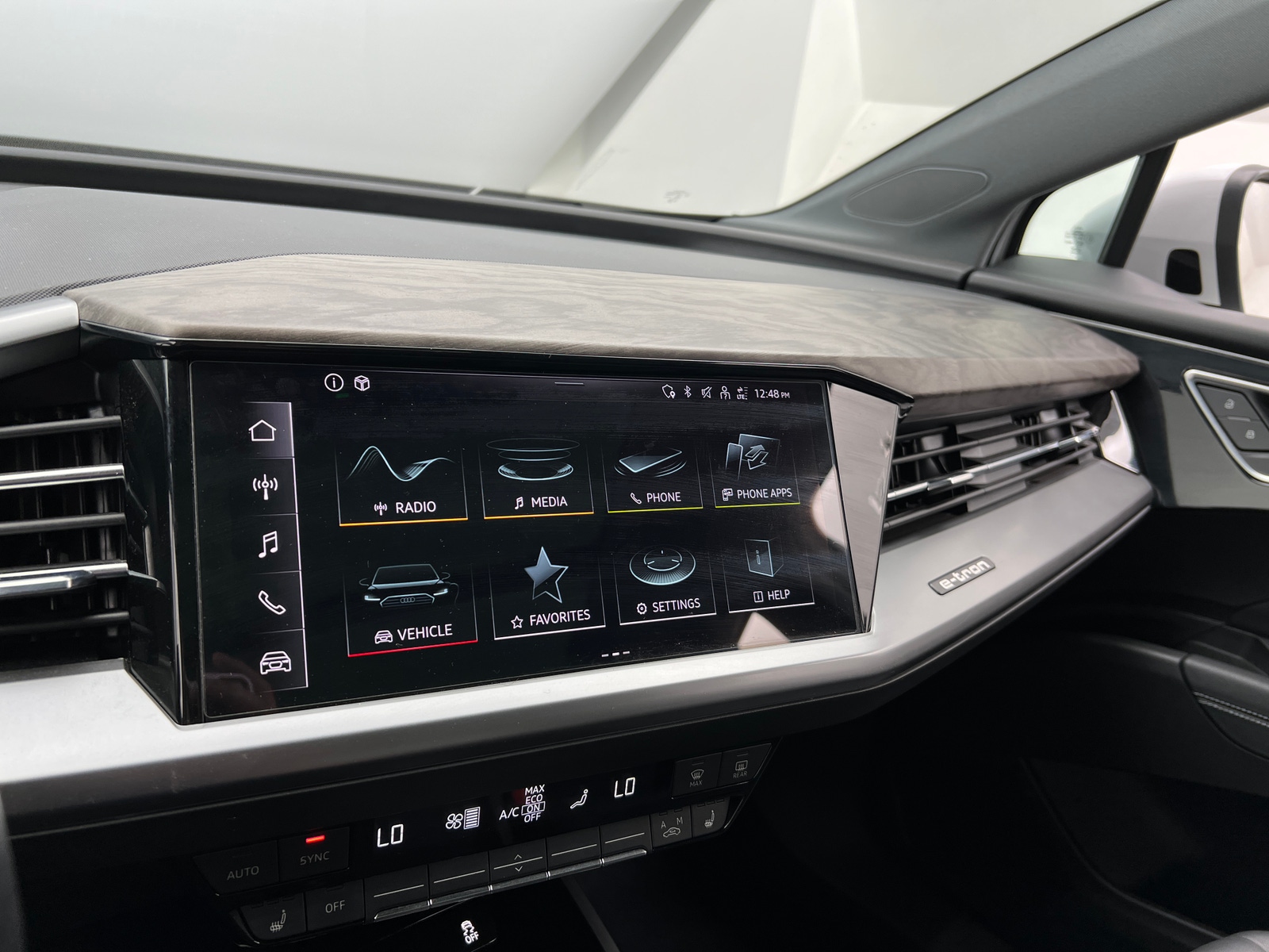 Thumbnail: 2024 Audi Q4 e-tron - 3