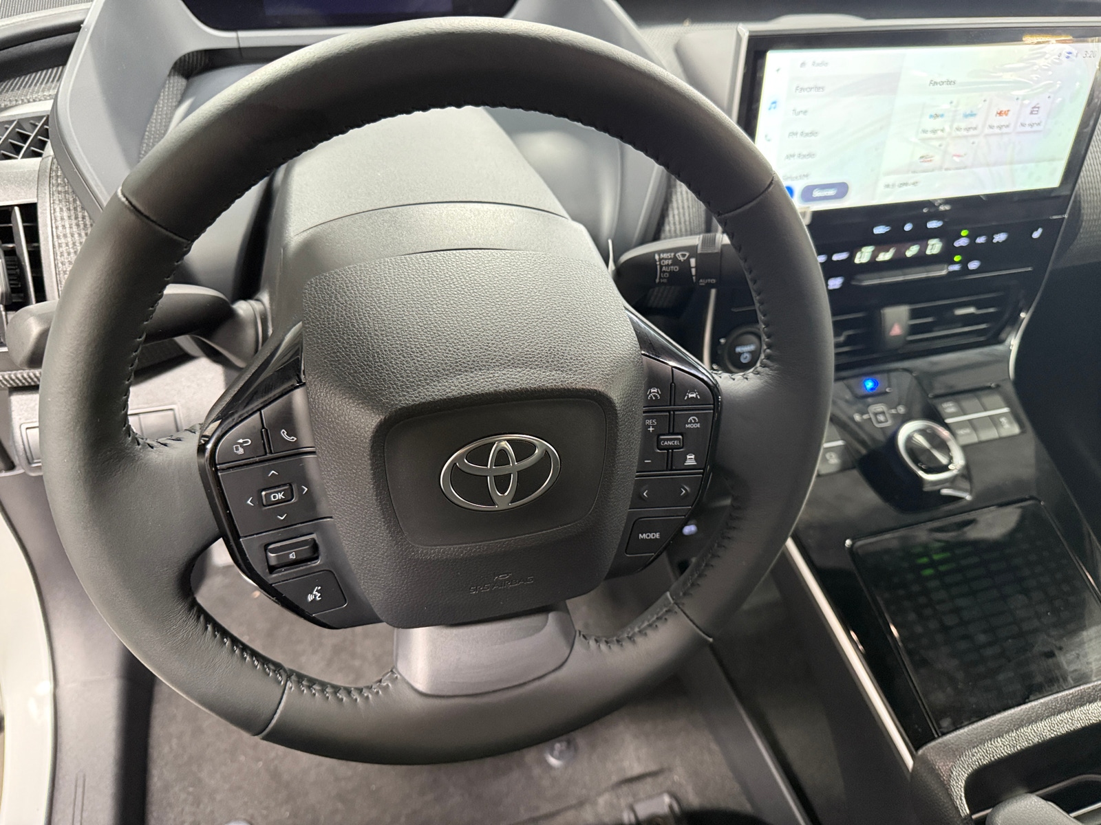 Thumbnail: 2025 Toyota bZ4X - 4