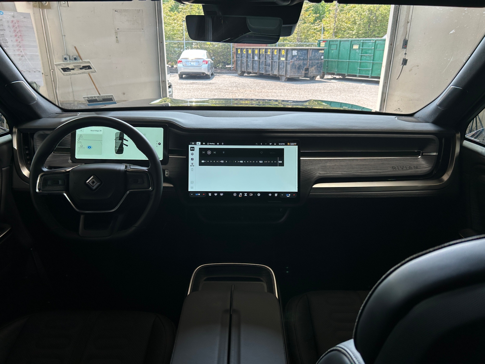 Thumbnail: 2025 Rivian R1S - 2