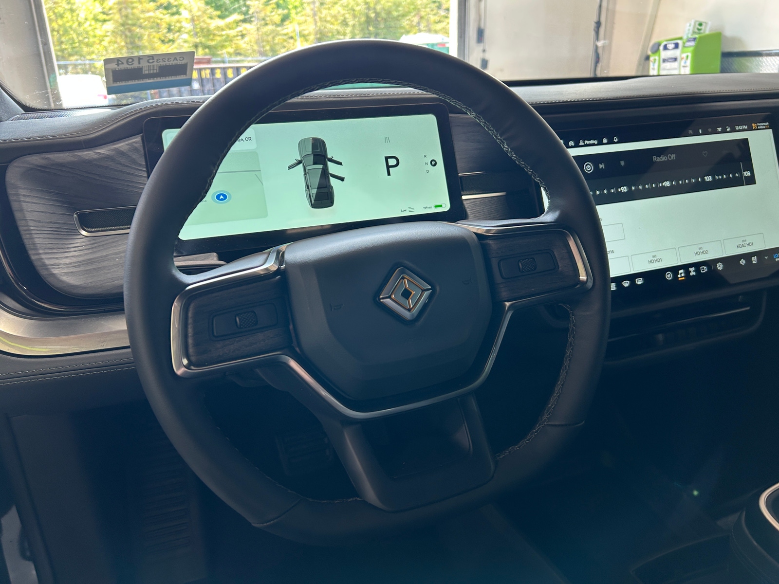 Thumbnail: 2025 Rivian R1S - 4