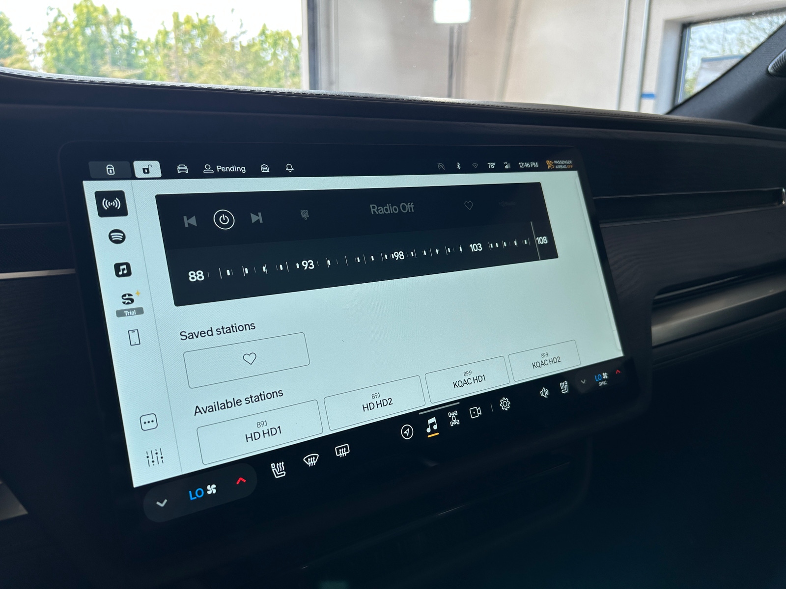 Thumbnail: 2025 Rivian R1S - 3