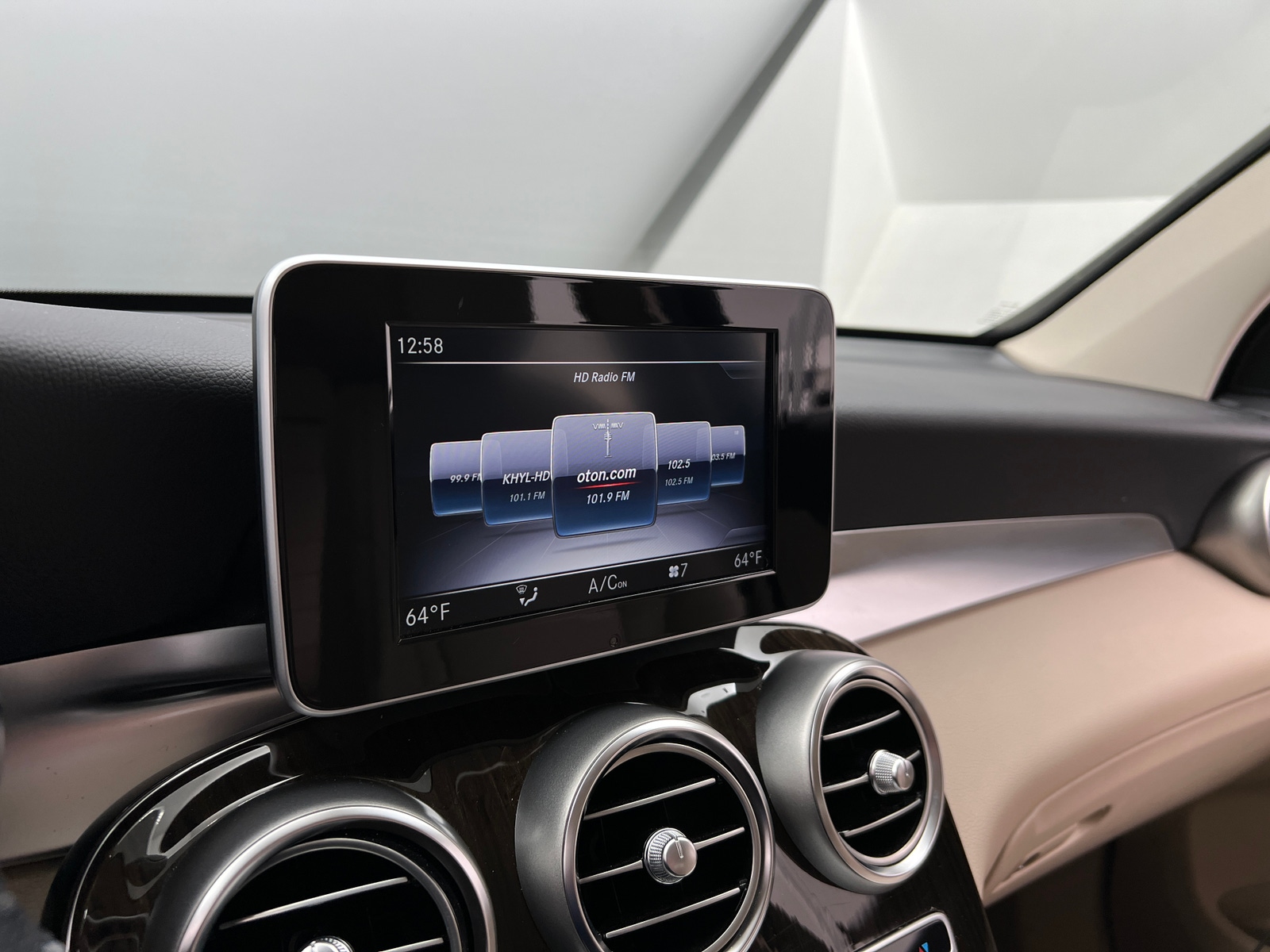 Thumbnail: 2019 Mercedes-Benz GLC - 3