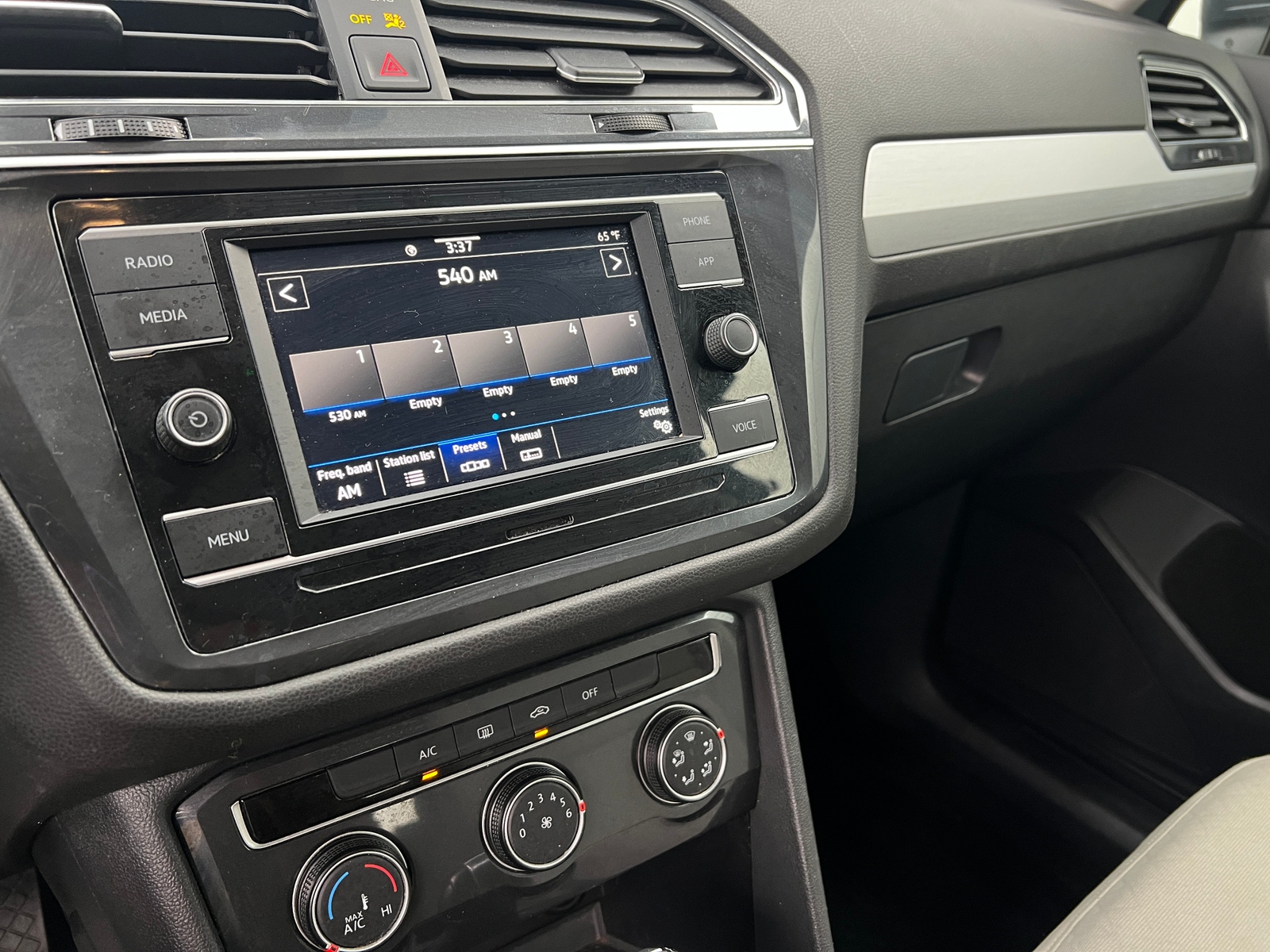 Thumbnail: 2020 Volkswagen Tiguan - 4
