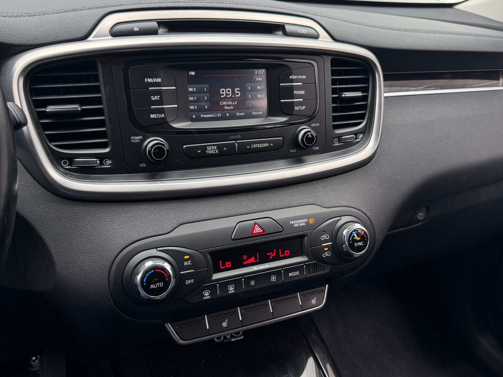 Thumbnail: 2016 Kia Sorento - 3