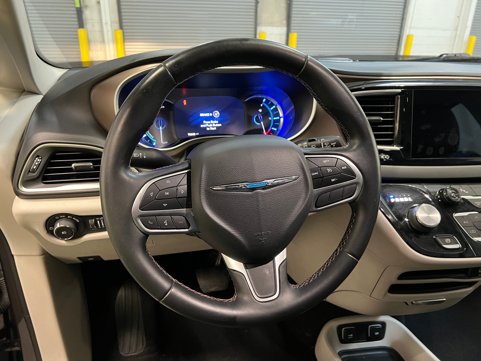 Thumbnail: 2017 Chrysler Pacifica - 4