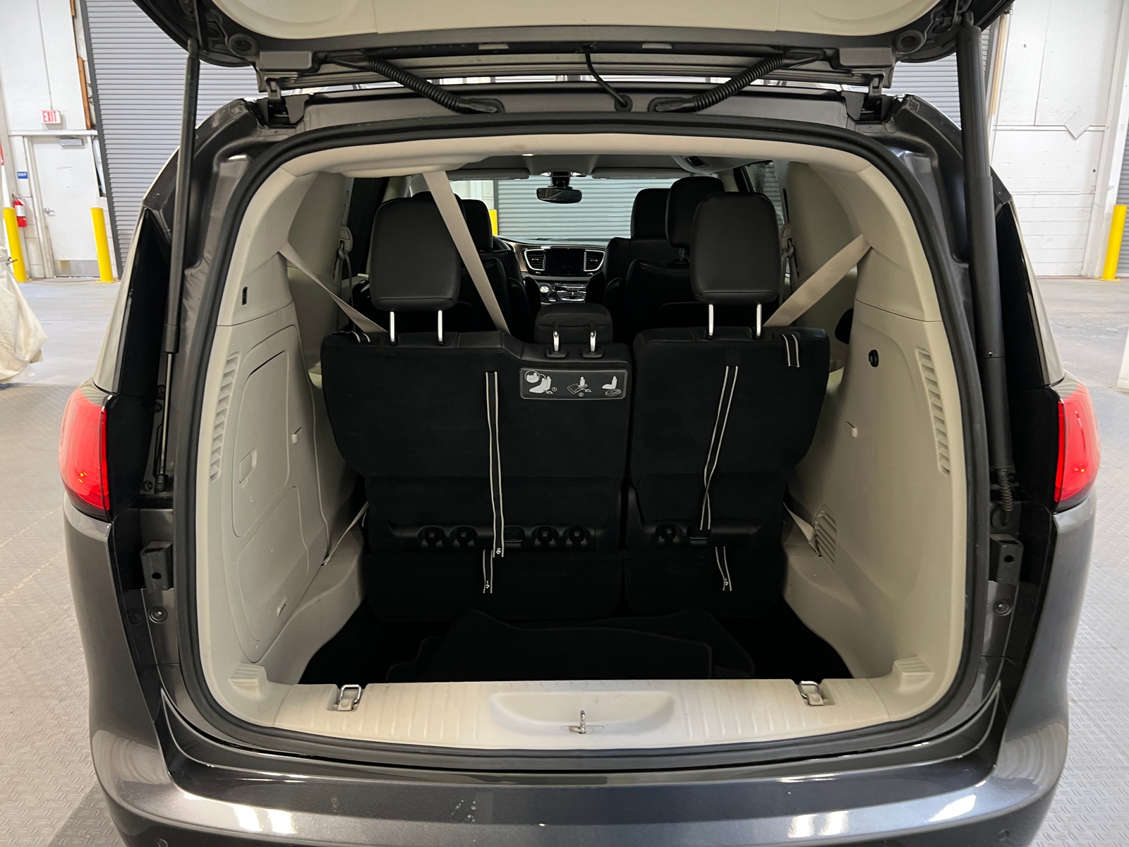Thumbnail: 2017 Chrysler Pacifica - 6