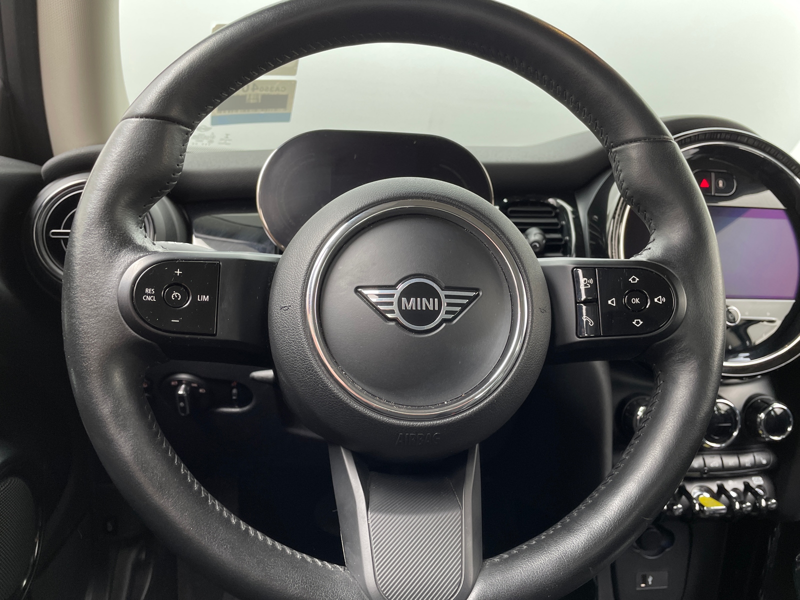 Thumbnail: 2022 MINI Cooper Hardtop - 3