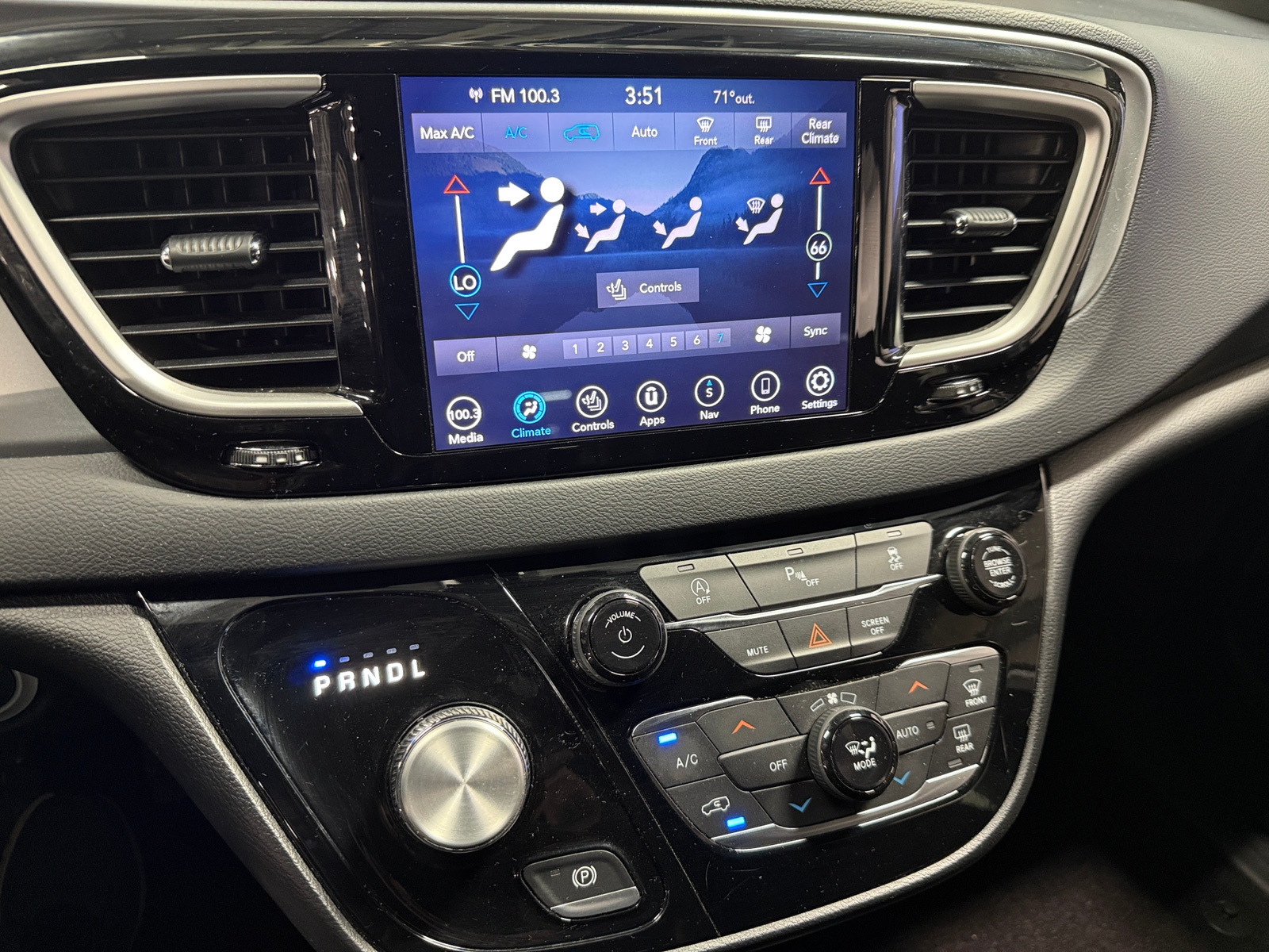 Thumbnail: 2020 Chrysler Pacifica - 4