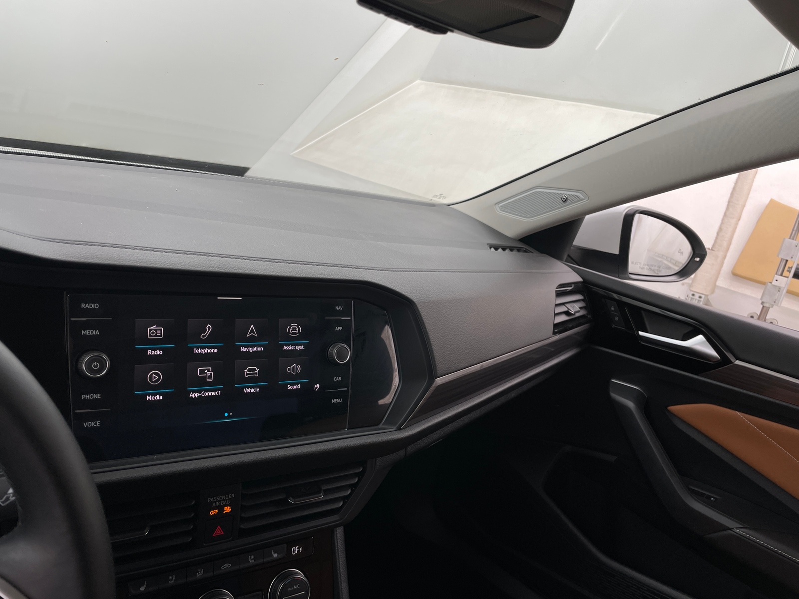 Thumbnail: 2023 Volkswagen Jetta - 3