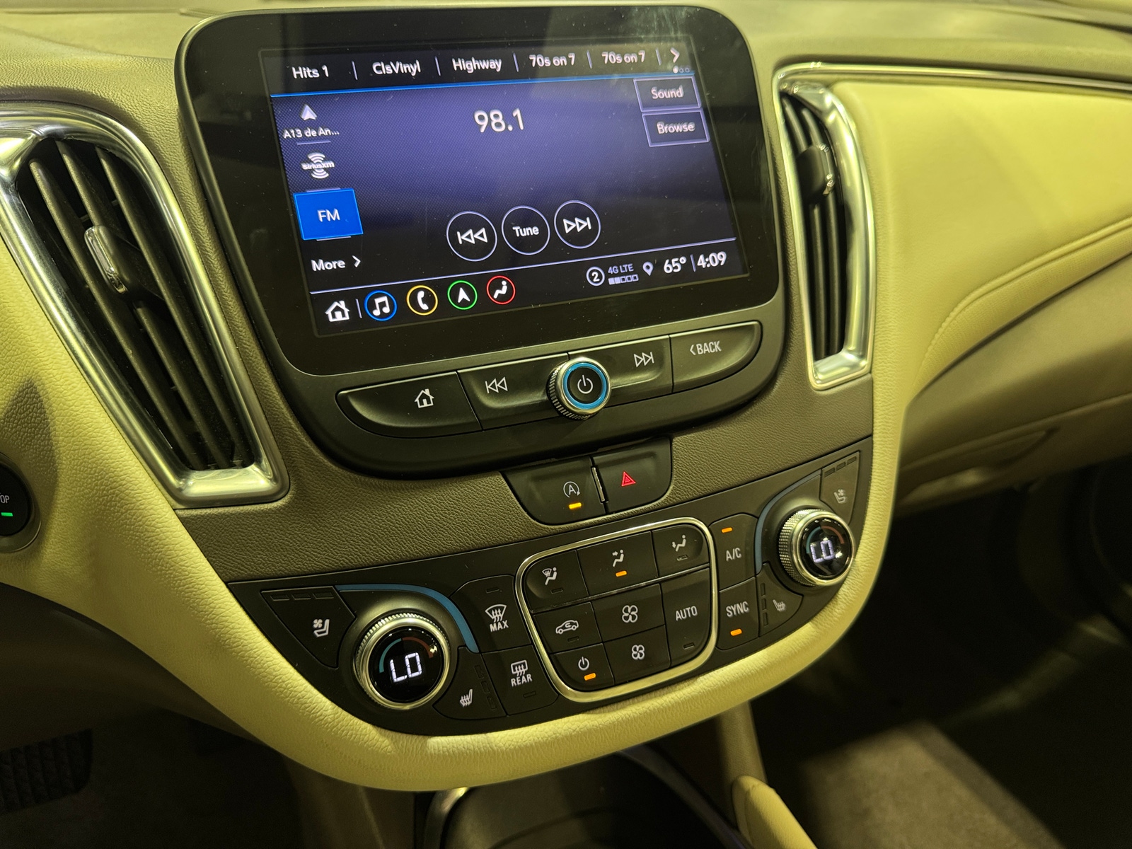 Thumbnail: 2024 Chevrolet Malibu - 3