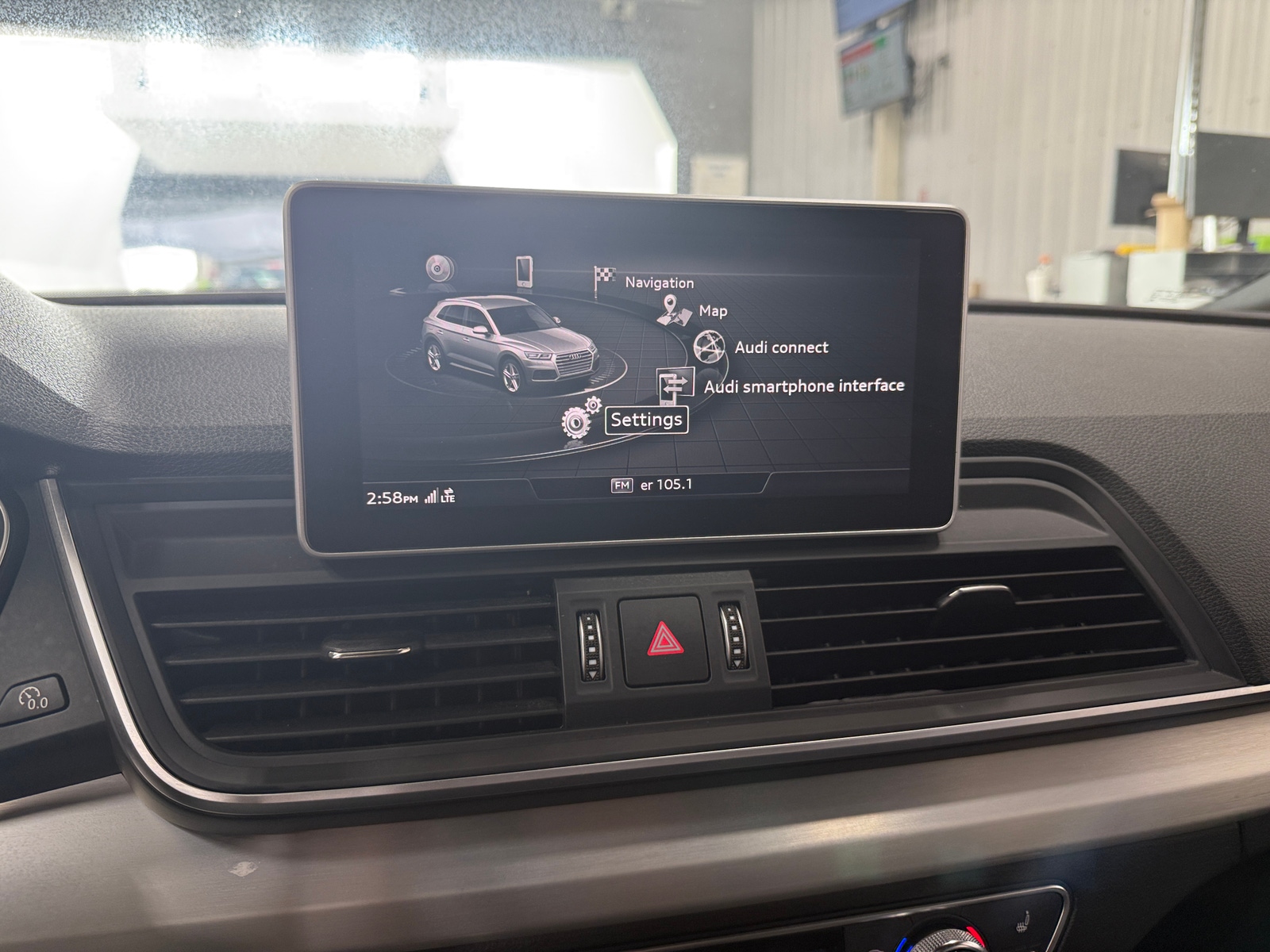 Thumbnail: 2018 Audi SQ5 - 3