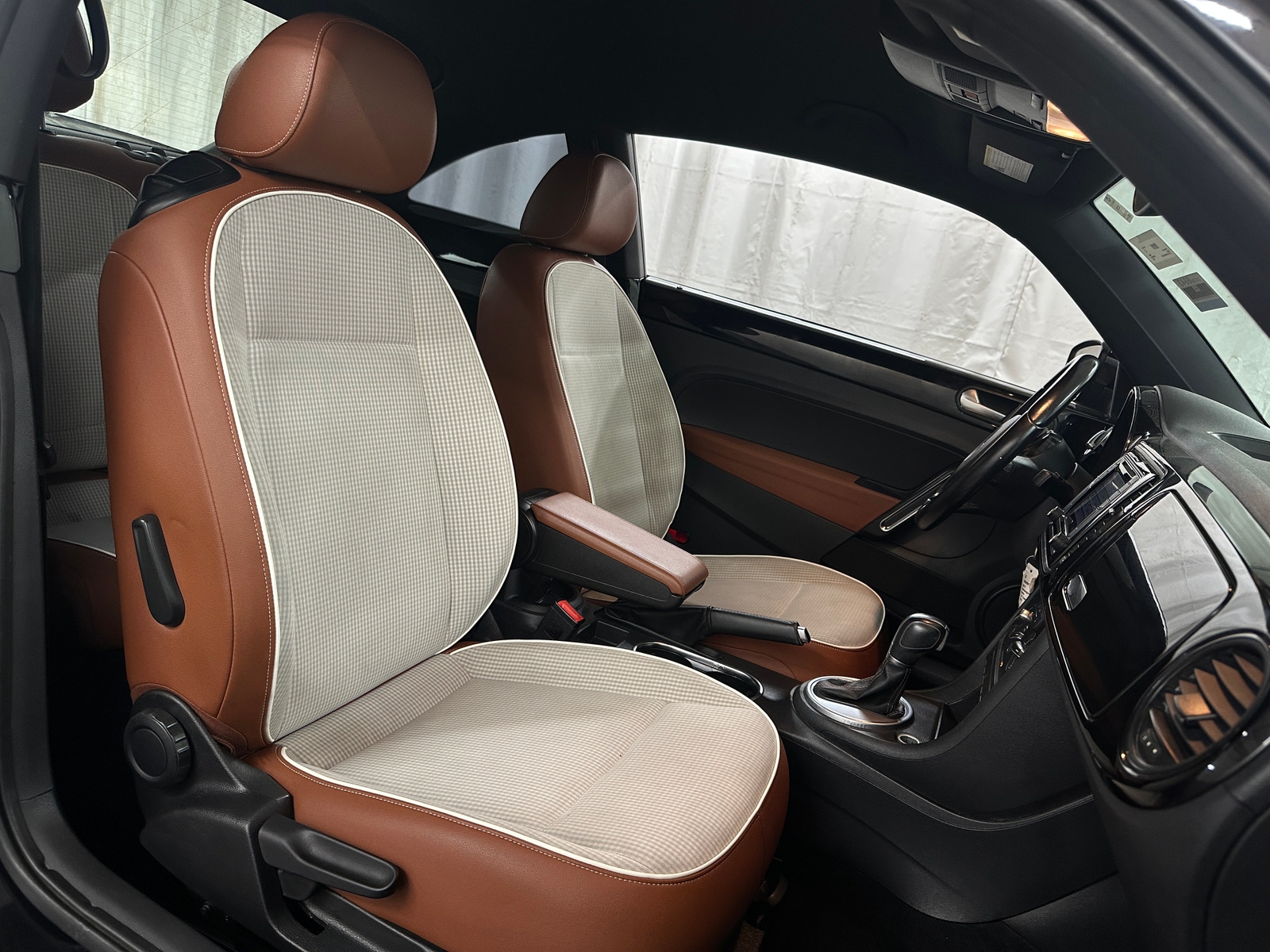 Thumbnail: 2017 Volkswagen Beetle - 2