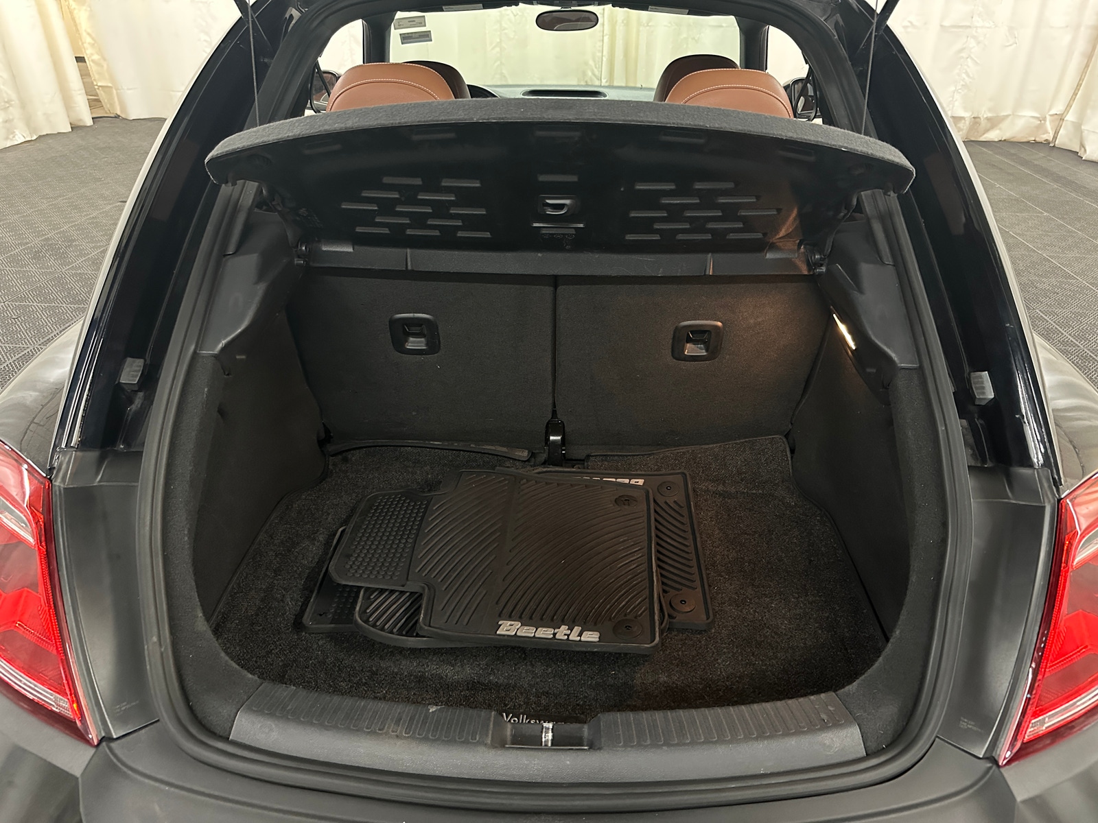 Thumbnail: 2017 Volkswagen Beetle - 7