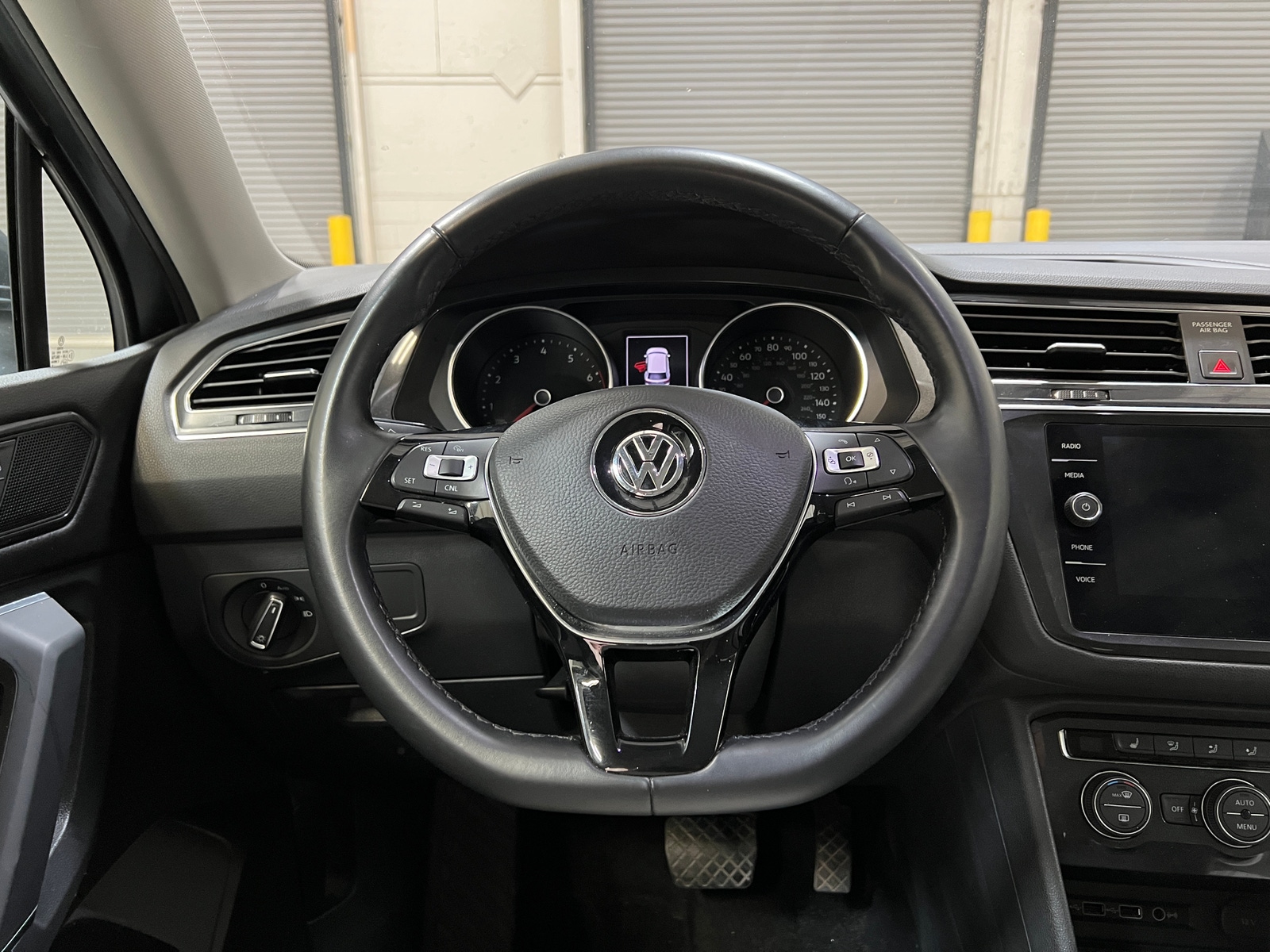 Thumbnail: 2018 Volkswagen Tiguan - 4