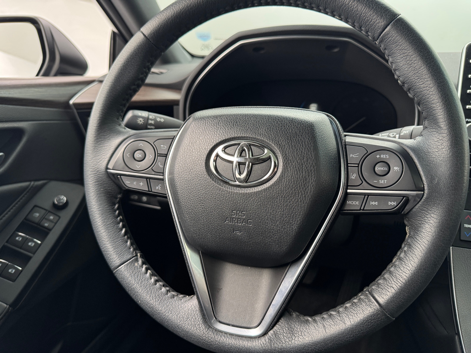 Thumbnail: 2022 Toyota Avalon - 4