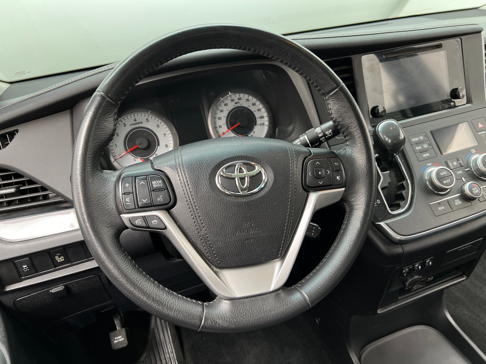 Thumbnail: 2017 Toyota Sienna - 4