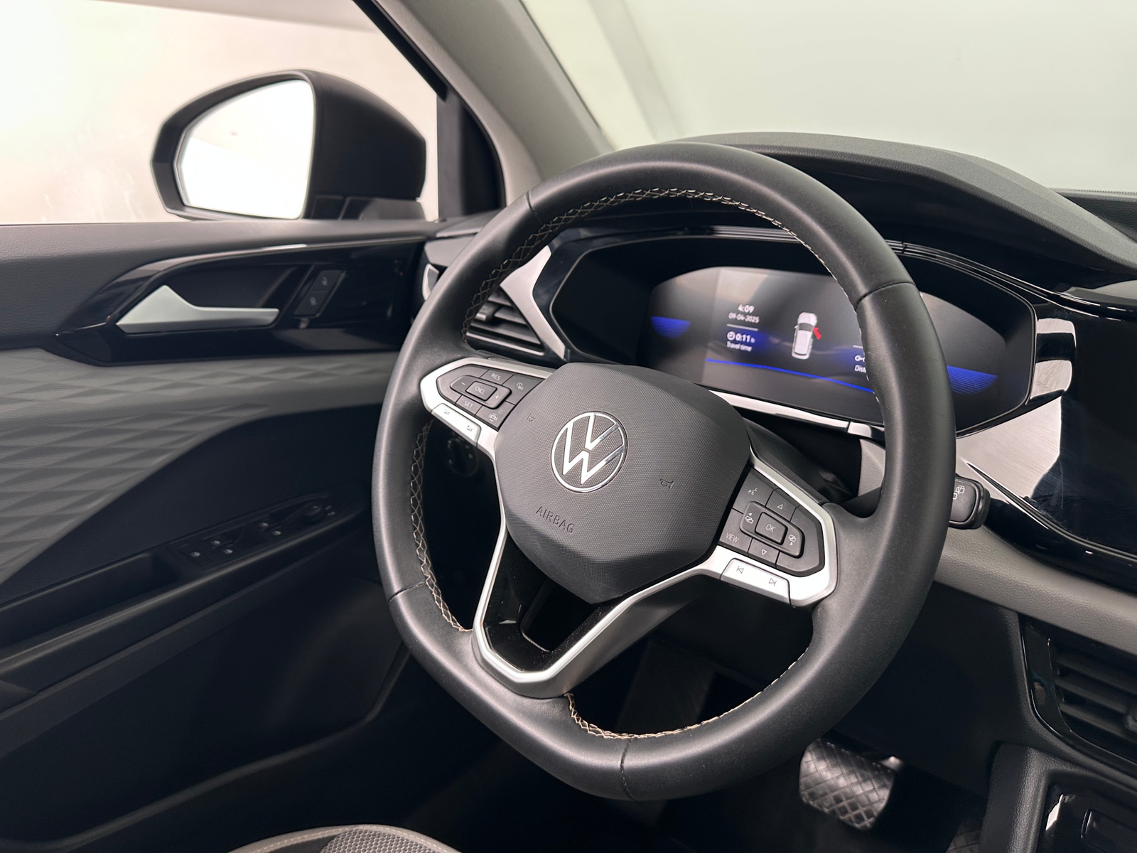 Thumbnail: 2023 Volkswagen Taos - 5