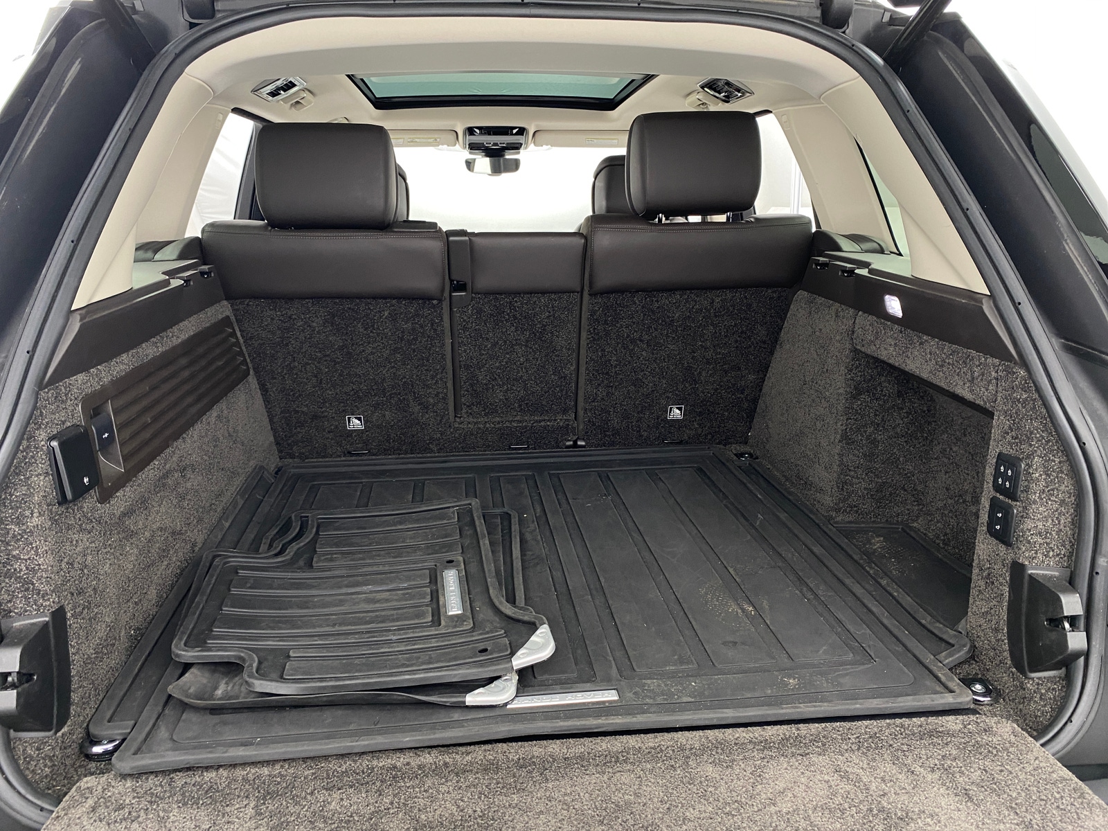Thumbnail: 2019 Land Rover Range Rover - 6