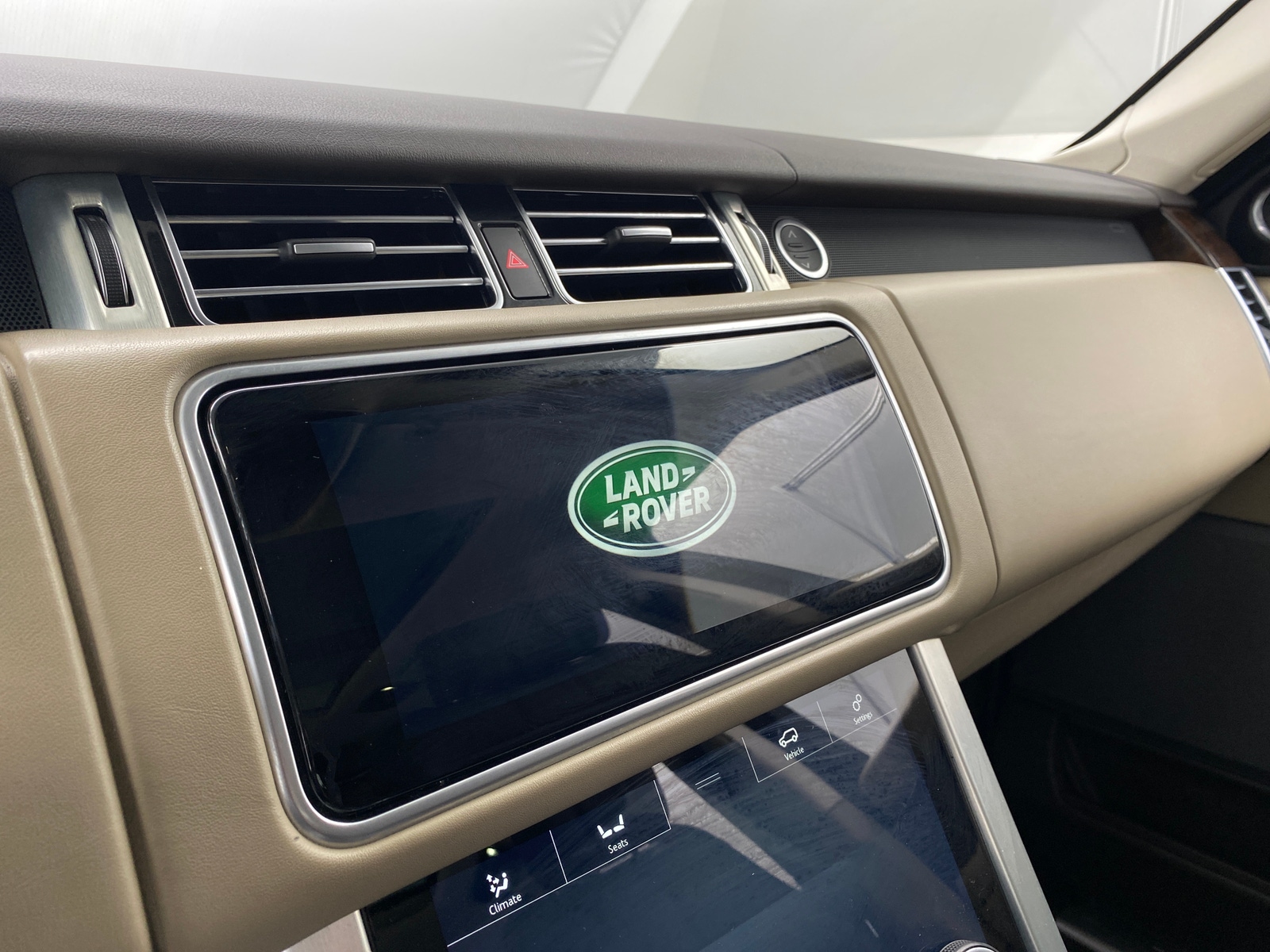 Thumbnail: 2019 Land Rover Range Rover - 3