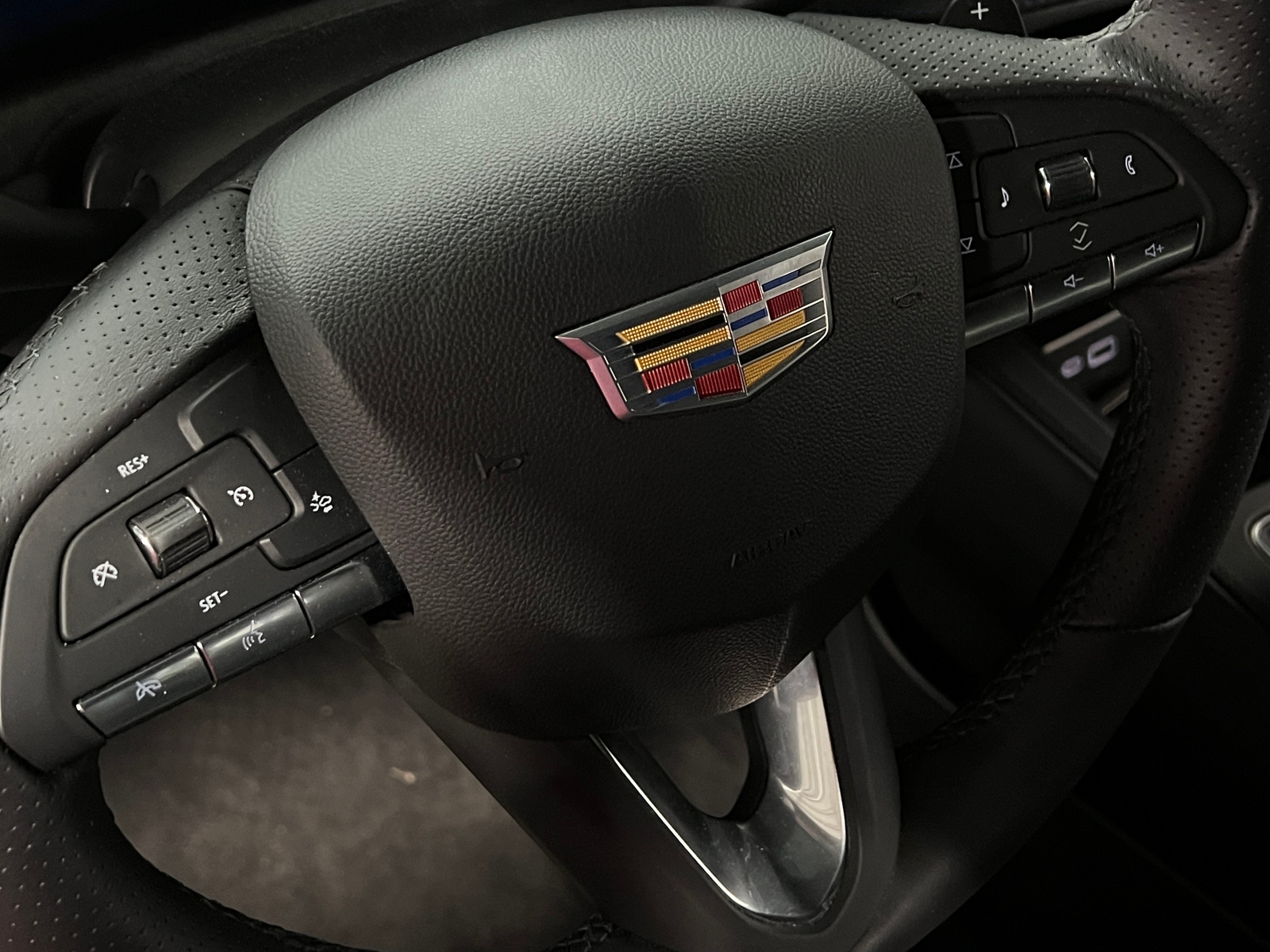 Thumbnail: 2025 Cadillac XT4 - 4